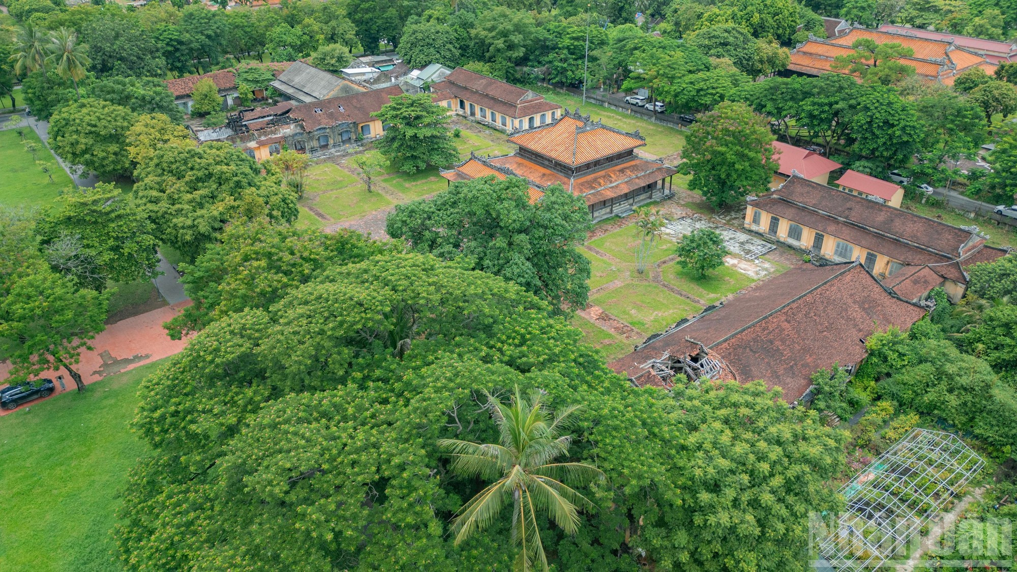Le site de Quoc Tu Giam - Université impériale de la dynastie des Nguyen, comprend cinq bâtiments, édifiés en 1908 par l’empereur Duy Tan au sein de la Cité impériale de Hue (au Centre du Vietnam), en remplacement de l’Académie impériale située au village d’An Ninh, fondée sous les règnes de Gia Long et Minh Mang. 1.jpg