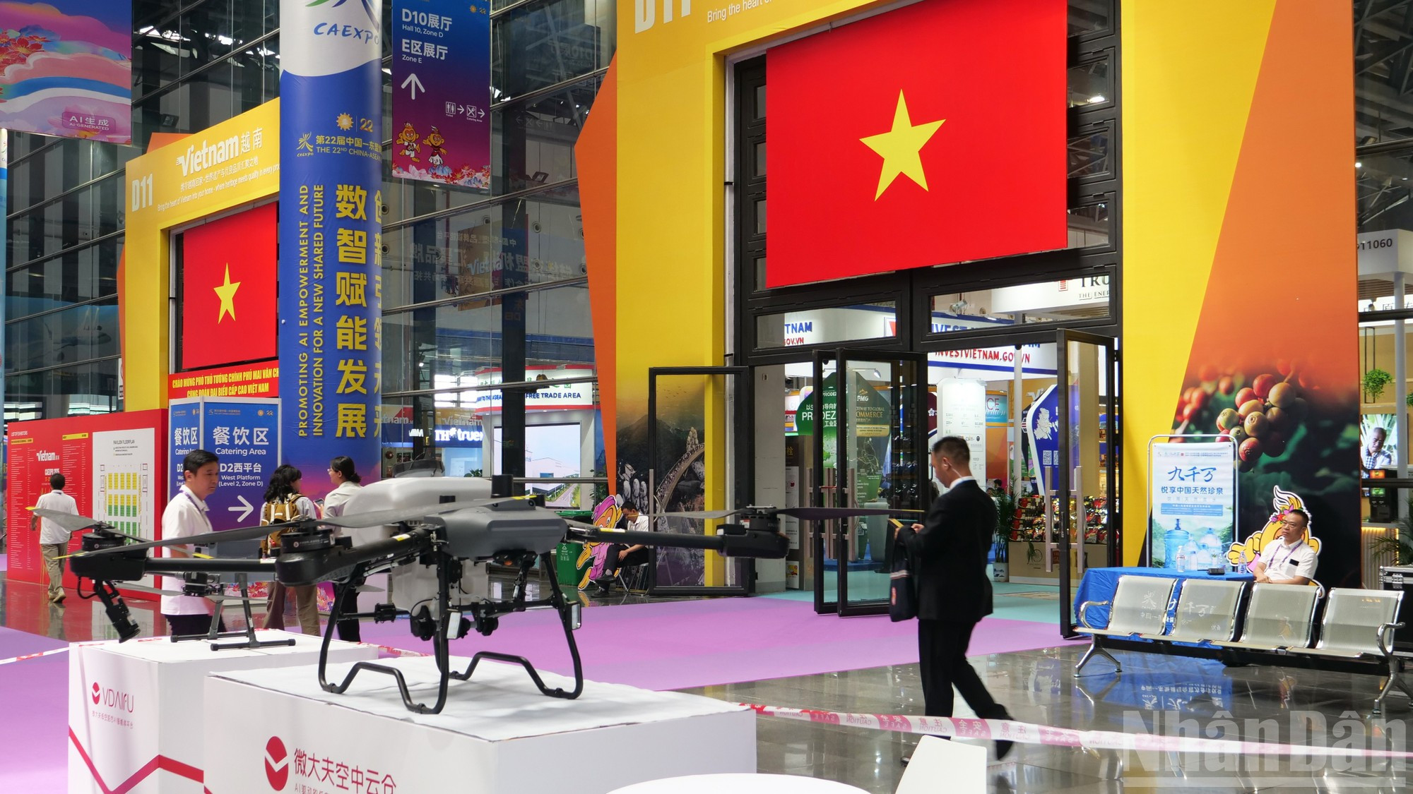 Il s’agit d’une occasion pour le Vietnam de promouvoir ses produits de haute qualité sur les marchés régionaux et mondiaux, mais aussi pour les entreprises vietnamiennes d’élargir leurs parts de marché, de renforcer les échanges commerciaux et d’explorer de nouvelles opportunités de coopération et d’investissement, notamment avec la Chine et les pays de l’ASEAN. image-4.jpg