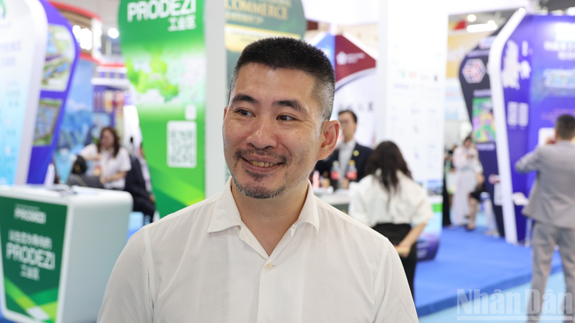 En évoquant les produits vietnamiens présentés à la CAEXPO, Luo Changsheng, un consommateur de Nanning, a souligné la grande diversité et la richesse des articles exposés au pavillon vietnamien, tels que le café, les produits laitiers, le nid d’hirondelle et les gâteaux au durian. Selon lui, ces produits correspondent parfaitement aux goûts et aux préférences des consommateurs du Guangxi. image-14.jpg