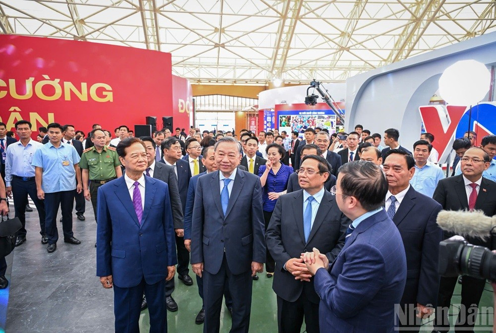Il s’agit aussi d’une occasion de présenter aux amis internationaux les réalisations du pays au cours des 80 dernières années, contribuant à promouvoir l’image d’un Vietnam rénové, dynamique et intégré activement à la communauté régionale et mondiale. 10.jpg