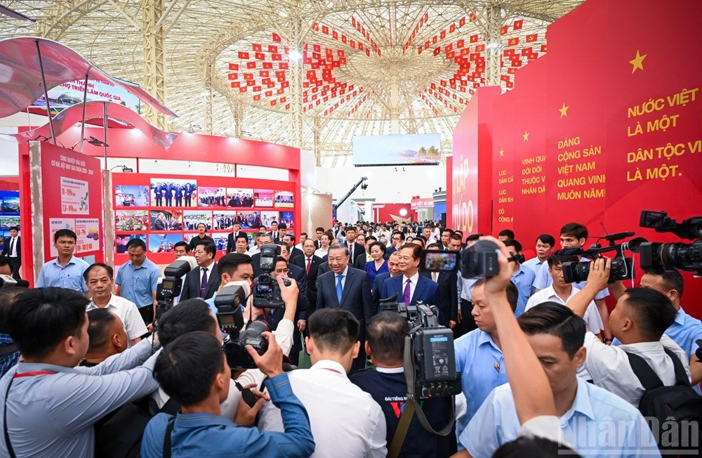 Le Centre national des foires et expositions fait partie des 250 projets et ouvrages prioritaires inaugurés ou lancés simultanément le 19 août à l’occasion du 80ᵉ anniversaire de la Révolution d’Août et de la Fête nationale (2 septembre). 3.jpg