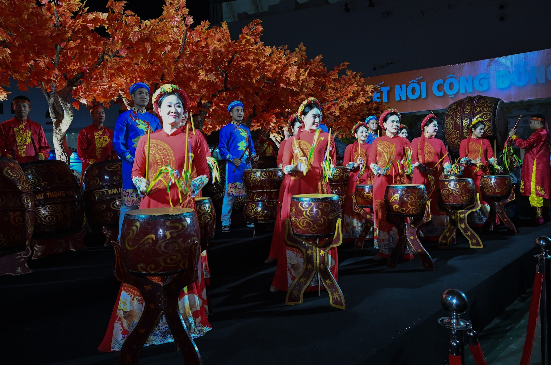 Spectacle de tambours marquant l’ouverture de la première Foire d’Automne 2025. b.jpg