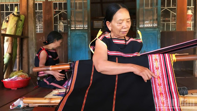 En participant au modèle de tourisme communautaire, les artisans bénéficient des retombées et perçoivent un revenu complémentaire. Photo : NDEL image-29.jpg