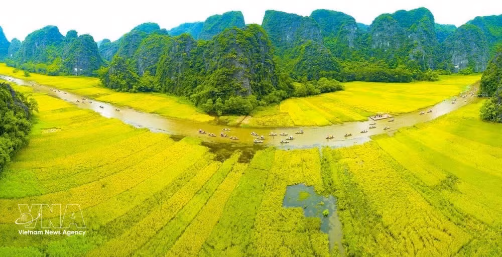 Le paysage spectaculaire du complexe paysager de Tràng An, site mixte du patrimoine mondial. Photo: VNA