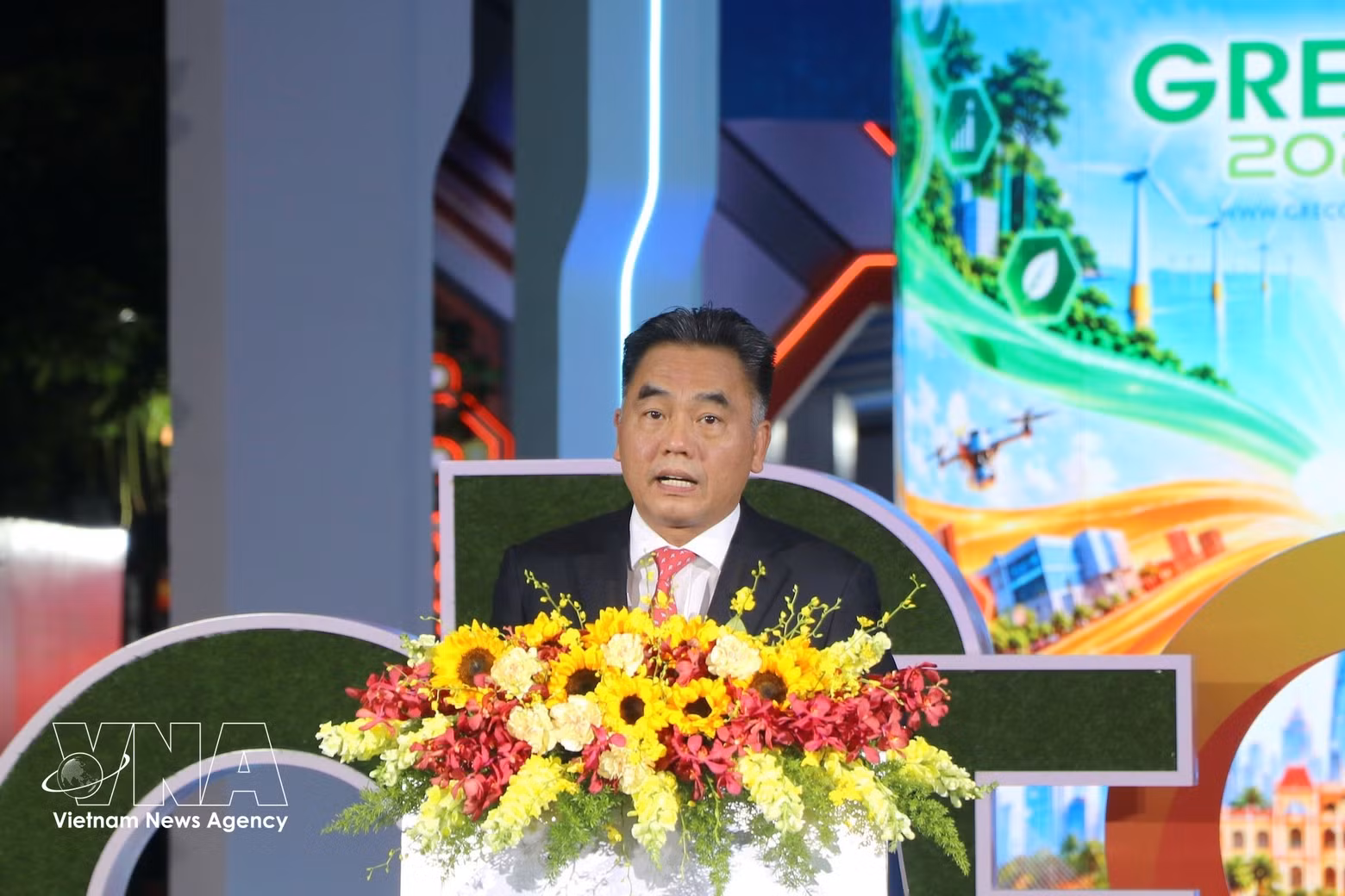 Le vice-président permanent du Comité populaire municipal, Nguyen Loc Ha, s'exprime lors de l'événement. Photo : VNA.