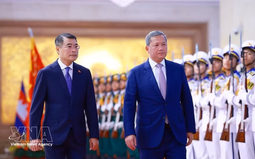 Le Premier ministre Lê Minh Hung (gauche) accueille son homologue cambodgien à Hanoi en juin 2026. Photo: VNA