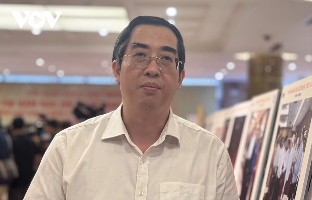 dan-than-va-cong-hien-cho-nghe-bao-2.jpg