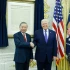 Le secrétaire général du Parti communiste du Vietnam, To Lam (gauche), et le président américain Donald Trump. Photo : VNA.