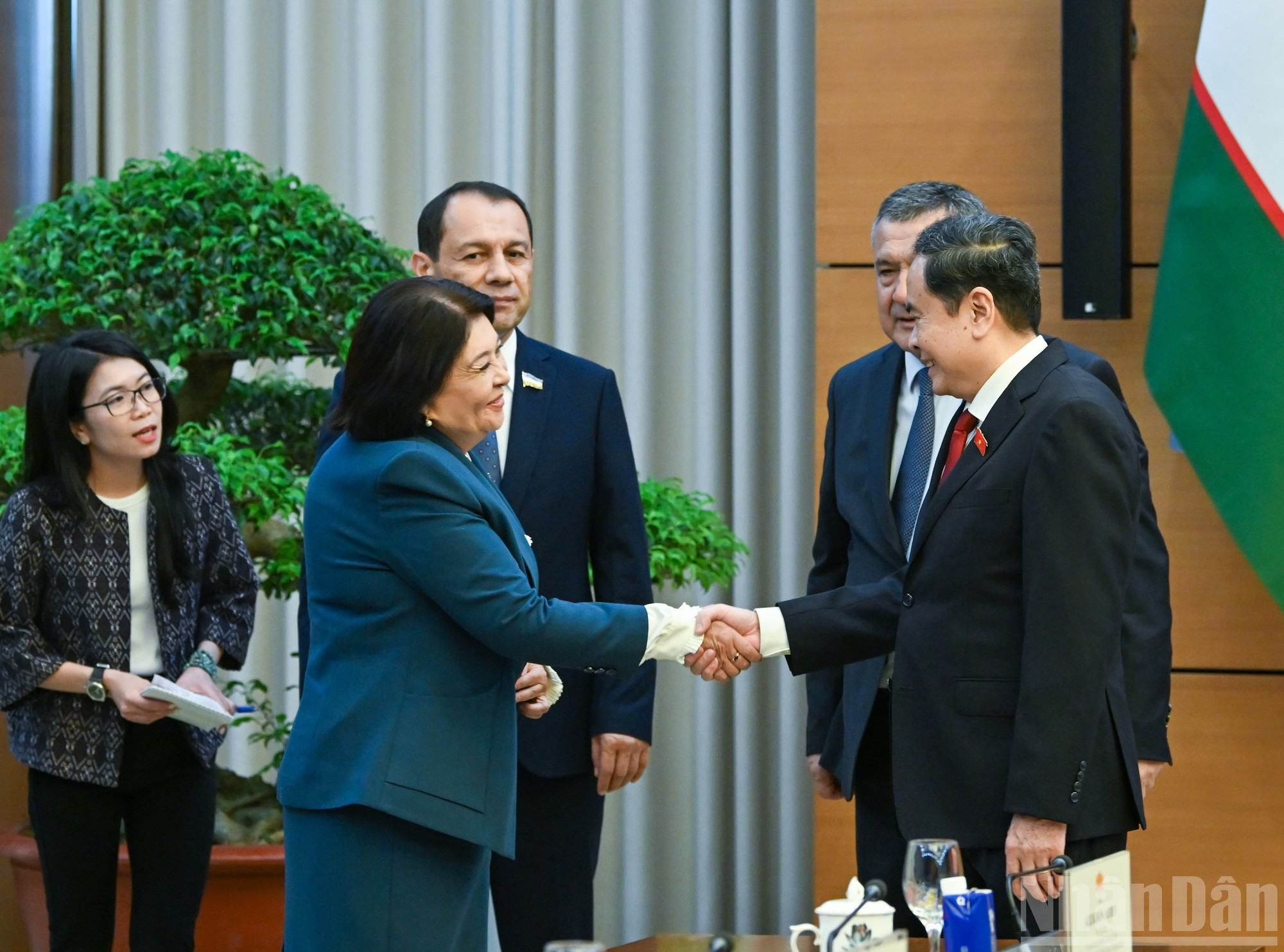 Le président de l’AN Tran Thanh Man rencontre la délégation ouzbèke. 5.jpg