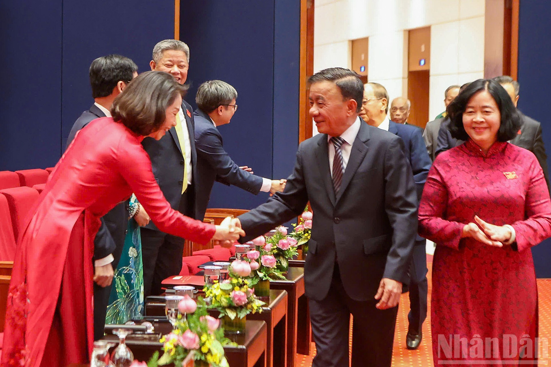 Tran Cam Tu, Permanent du Secrétariat du Comité central du Parti, assiste à la séance de clôture du Congrès. 2.jpg