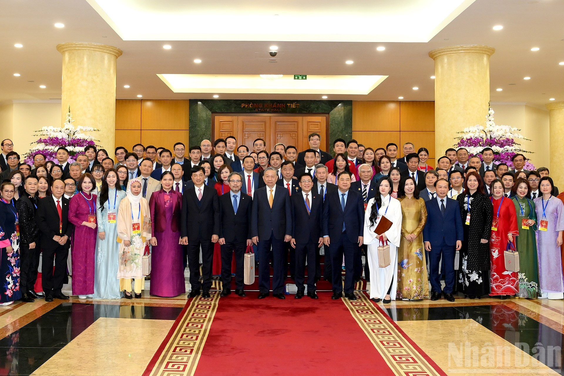 Le Secrétaire général To Lam et les délégués vietnamiens d’outre-mer participant au programme « Xuan Que huong 2026 ».