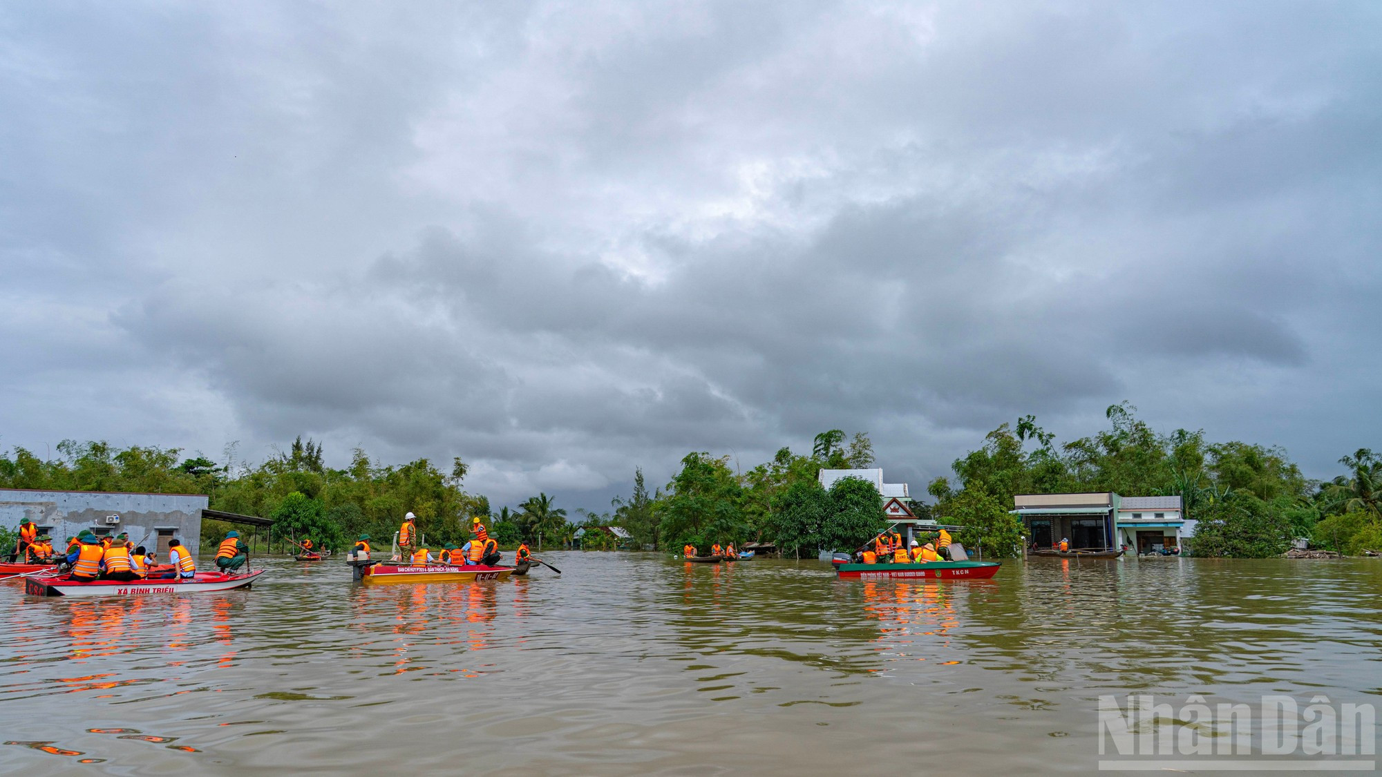 Le hameau Tra Doa 2 (commune de Thang An) est fortement submergé par les crues du fleuve Truong Giang. 3.jpg