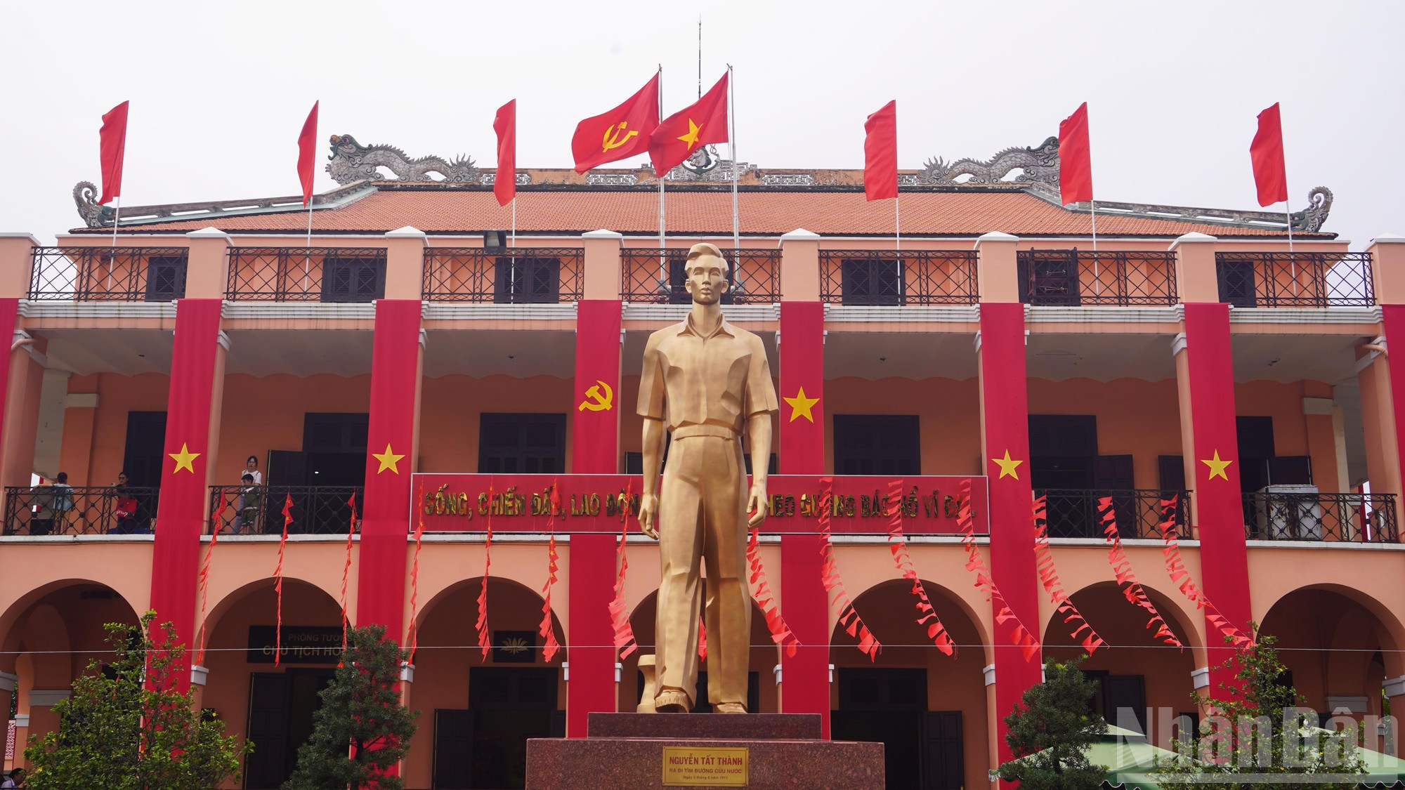 Ben Nha Rong (Maison du Dragon), aujourd’hui Musée Ho Chi Minh, antenne de Hô Chi Minh-Ville, n’est pas seulement un monument national spécial, mais aussi un symbole culturel et une fierté durable des habitants de la ville depuis plus d’un siècle.