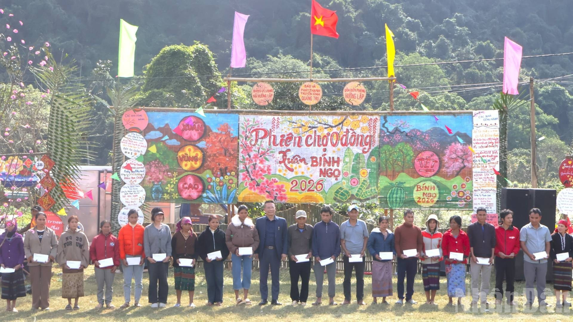 Les entreprises partenaires ont quant à elles offert des colis à des familles particulièrement vulnérables, illustrant la solidarité entre secteur privé et actions sociales.