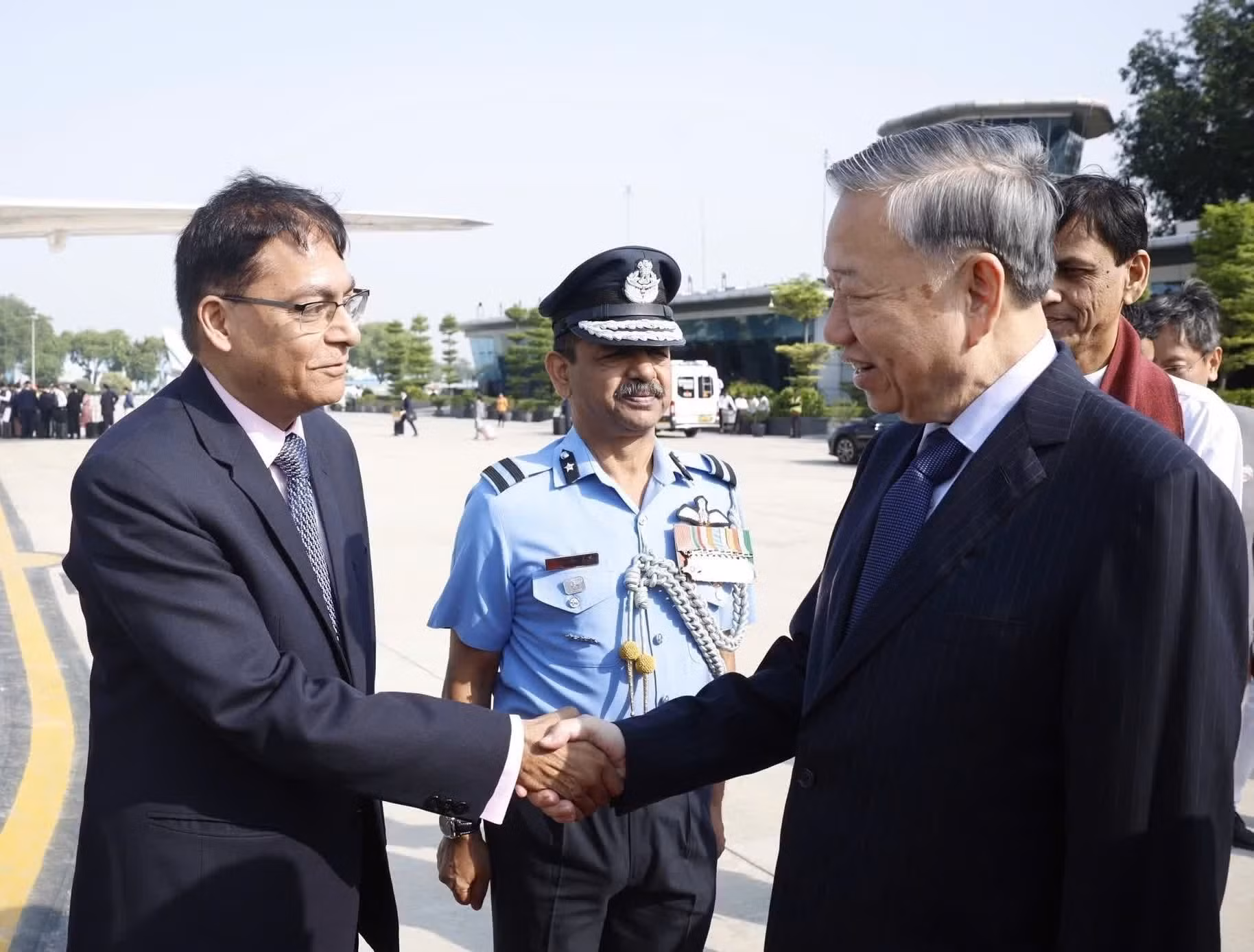 Le secrétaire général et président To Lam quitte New Delhi pour une visite à Mumbai.