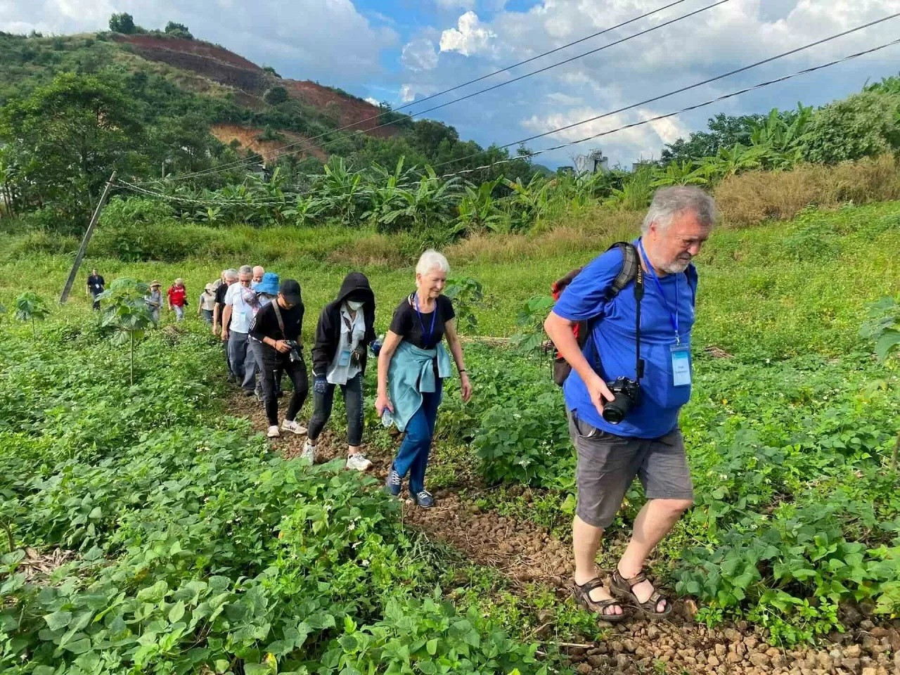 Le volcan Nam Kar suscite la curiosité des visiteurs, tant vietnamiens qu’étrangers. Photo: journal de Lam Dong. 5.jpg