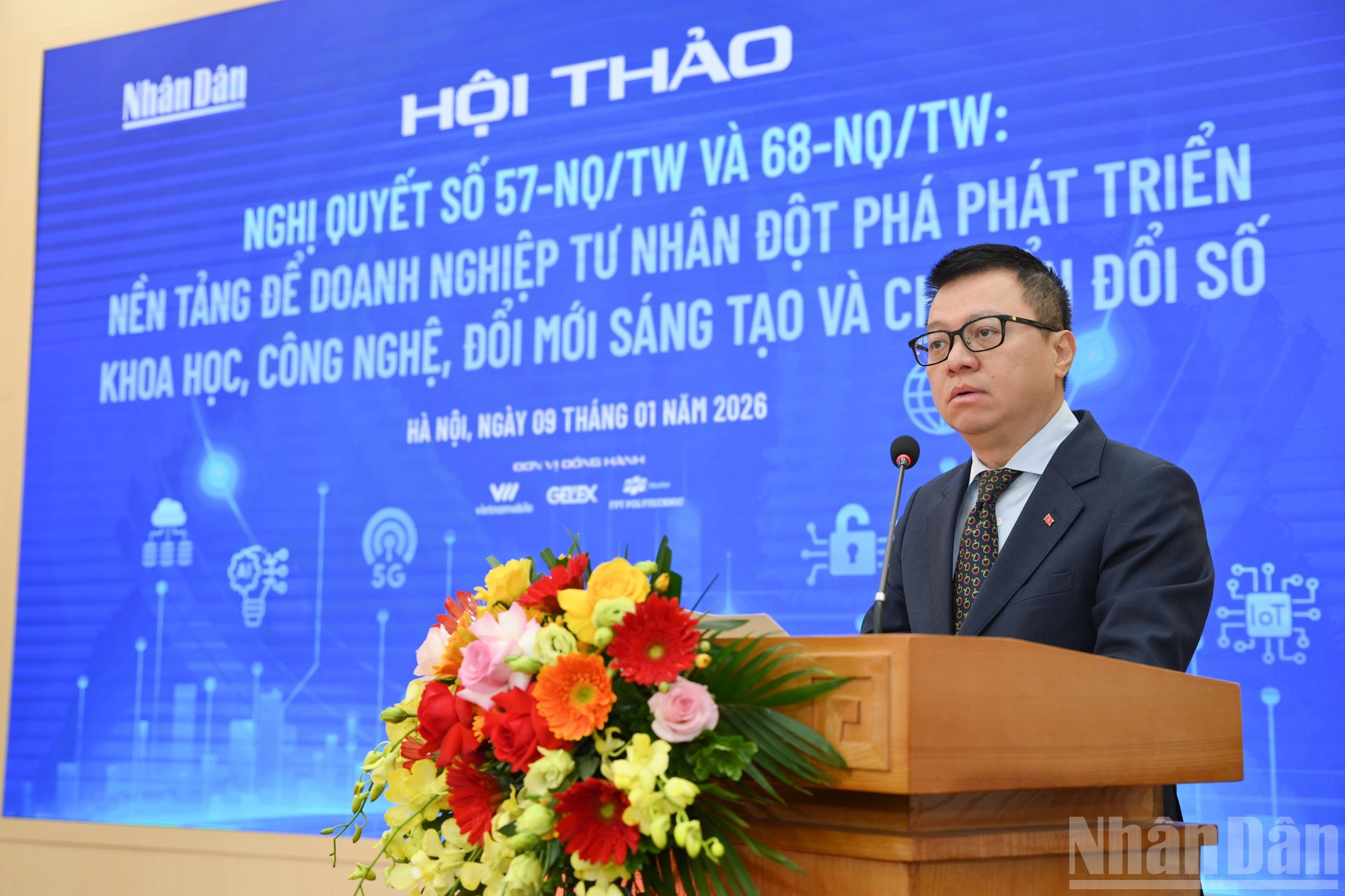 Le Quoc Minh, membre du Comité central du Parti, rédacteur en chef du journal Nhân Dân, président de l’Association des journalistes du Vietnam prononce un discours d’ouverture du colloque.