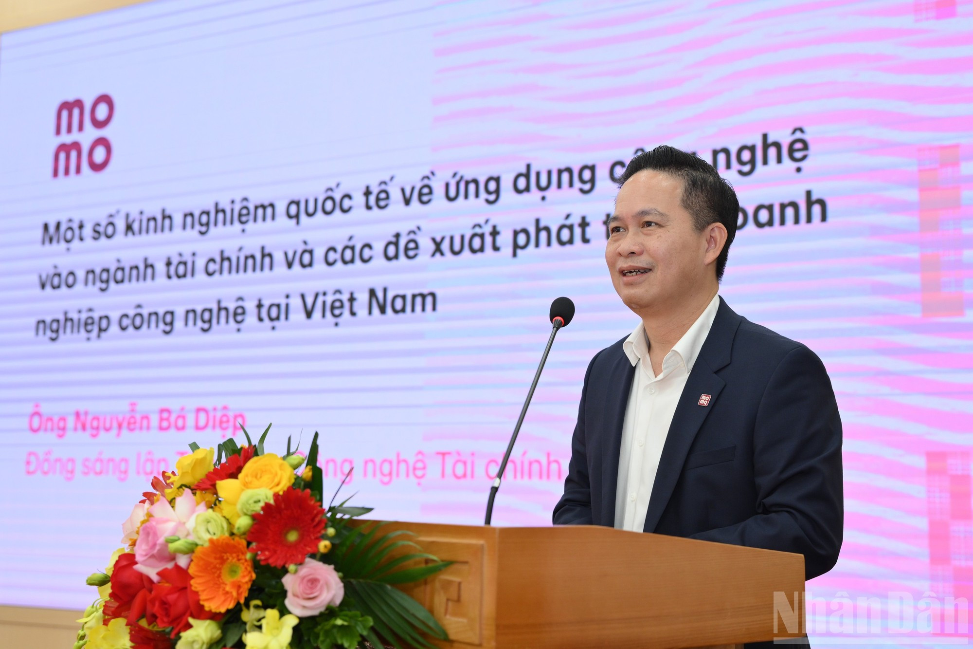 Nguyen Ba Diep, cofondateur du groupe fintech MoMo, a partagé plusieurs expériences internationales sur l’intégration des technologies dans le secteur financier, tout en formulant des propositions en faveur du développement des entreprises technologiques au Vietnam.