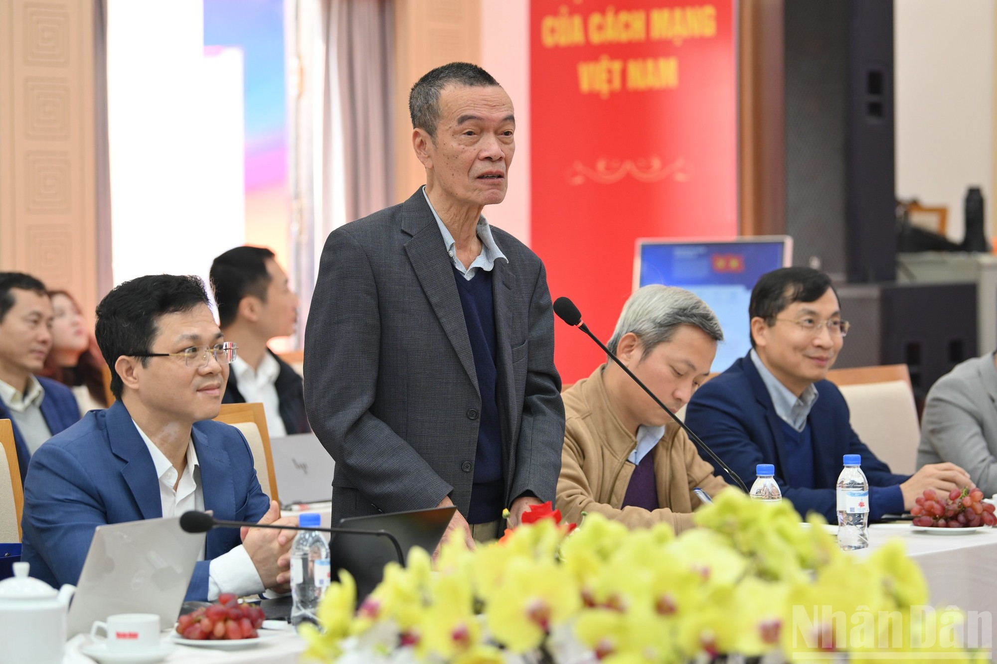 Le docteur Nguyen Nhat Quang, président de l’Institut des Sciences et des Technologies VINASA, a insisté sur les contraintes liées aux ressources humaines et à l’infrastructure.