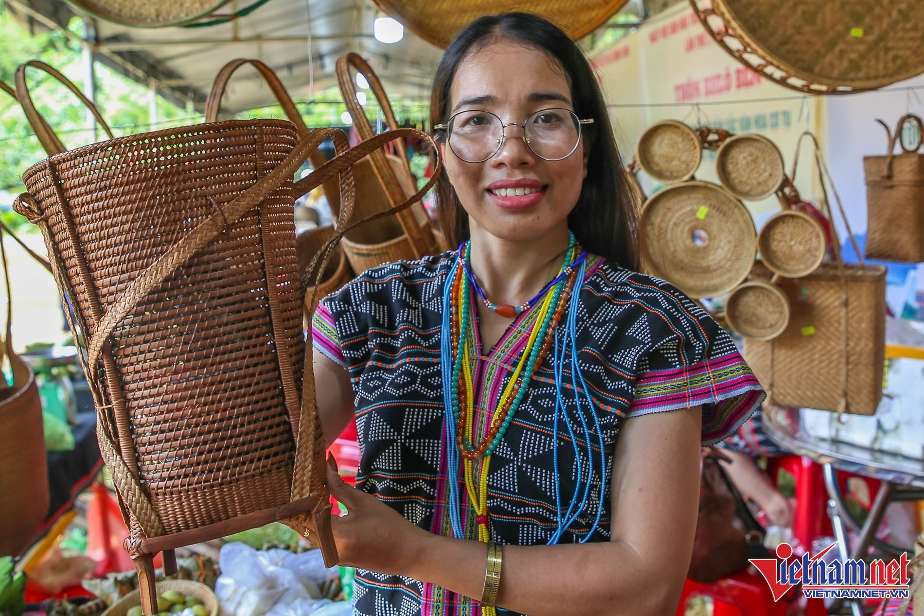 Dinh Thi Thin, une femme Co Tu qui a bâti sa carrière à partir du tourisme communautaire. 1.jpg