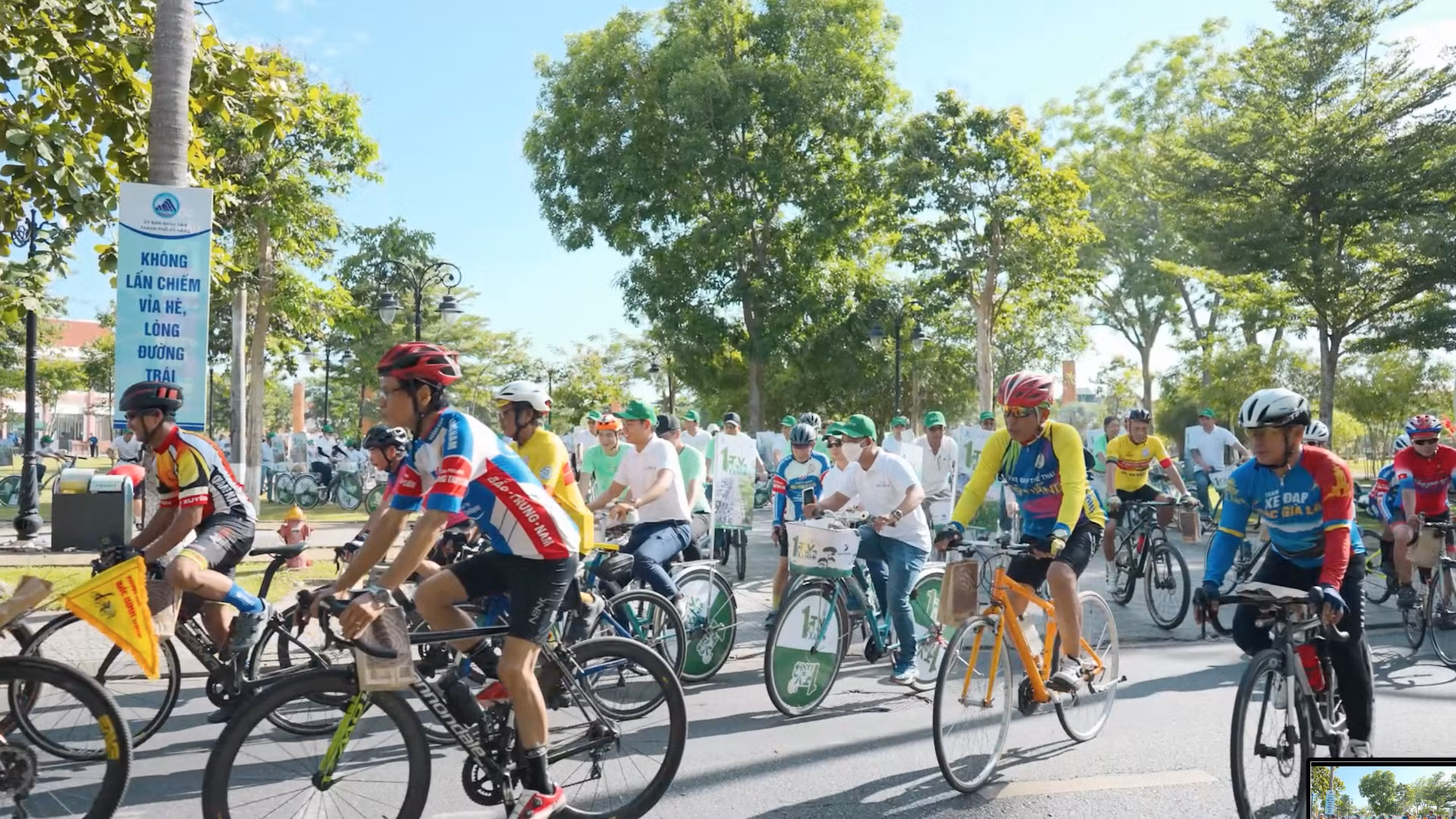 Placée sous le thème « Voyage au cœur du patrimoine vert », l’activité de cyclisme communautaire a attiré un large public, contribuant à diffuser des messages en faveur d’un mode de vie sain et respectueux de l’environnement. Photo : Comité d’organisation