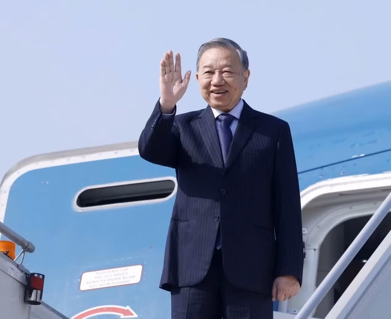 Le secrétaire général et président To Lam quitte New Delhi pour une visite à Mumbai.