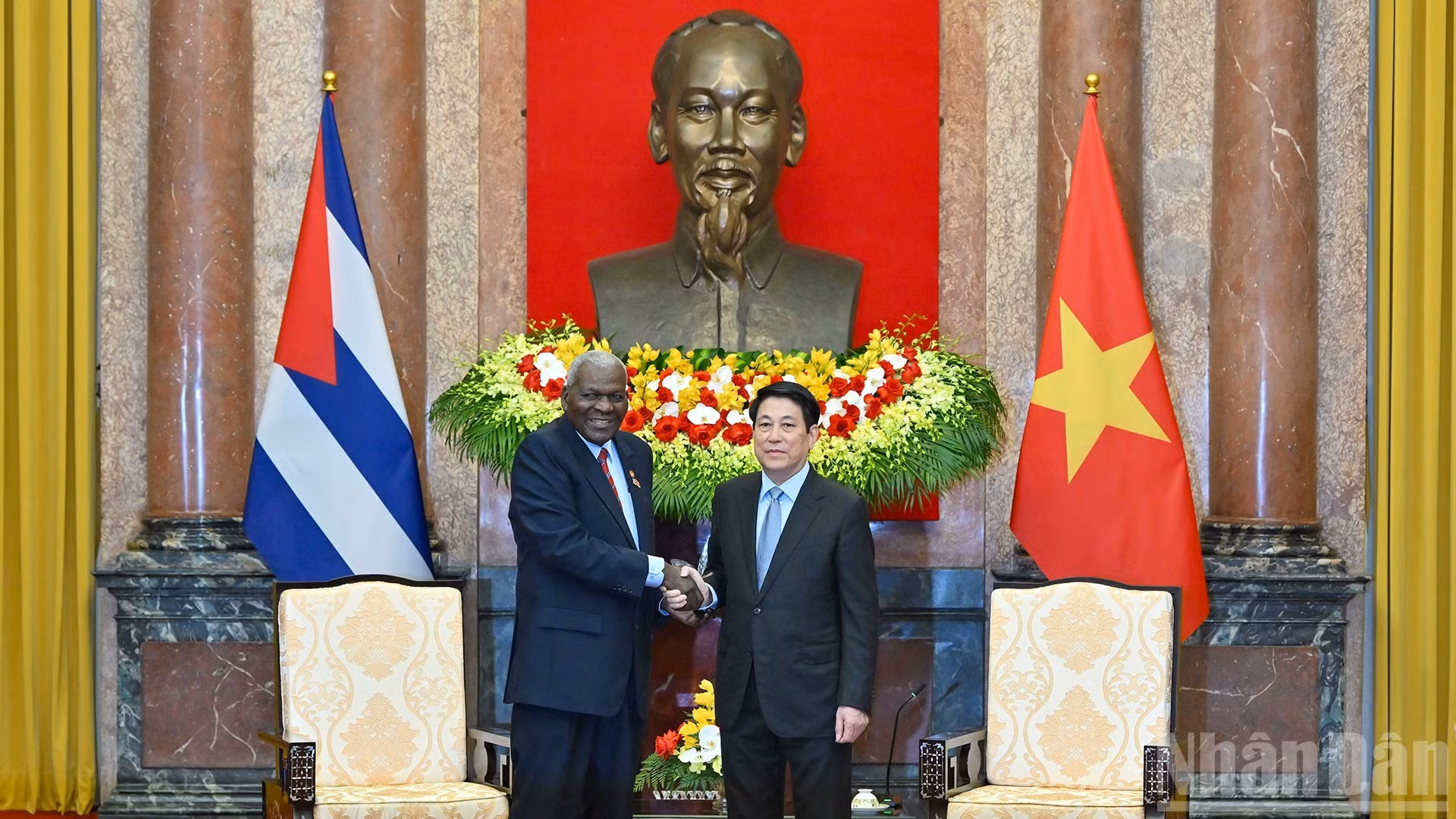 Le président Luong Cuong reçoit le président de l’Assemblée nationale de Cuba Esteban Lazo Hernandez