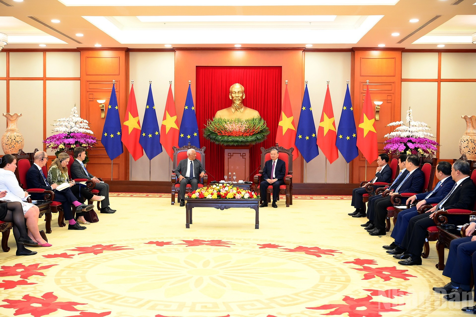 Lors de la rencontre au siège du Comité central du Parti, les deux dirigeants ont convenu de poursuivre leur coopération afin de promouvoir le respect du droit international, le multilatéralisme et le règlement pacifique des différends conformément à la Charte des Nations unies. Ils ont également plaidé pour le renforcement de la coopération mondiale et des programmes d’action internationaux communs face aux défis non traditionnels.