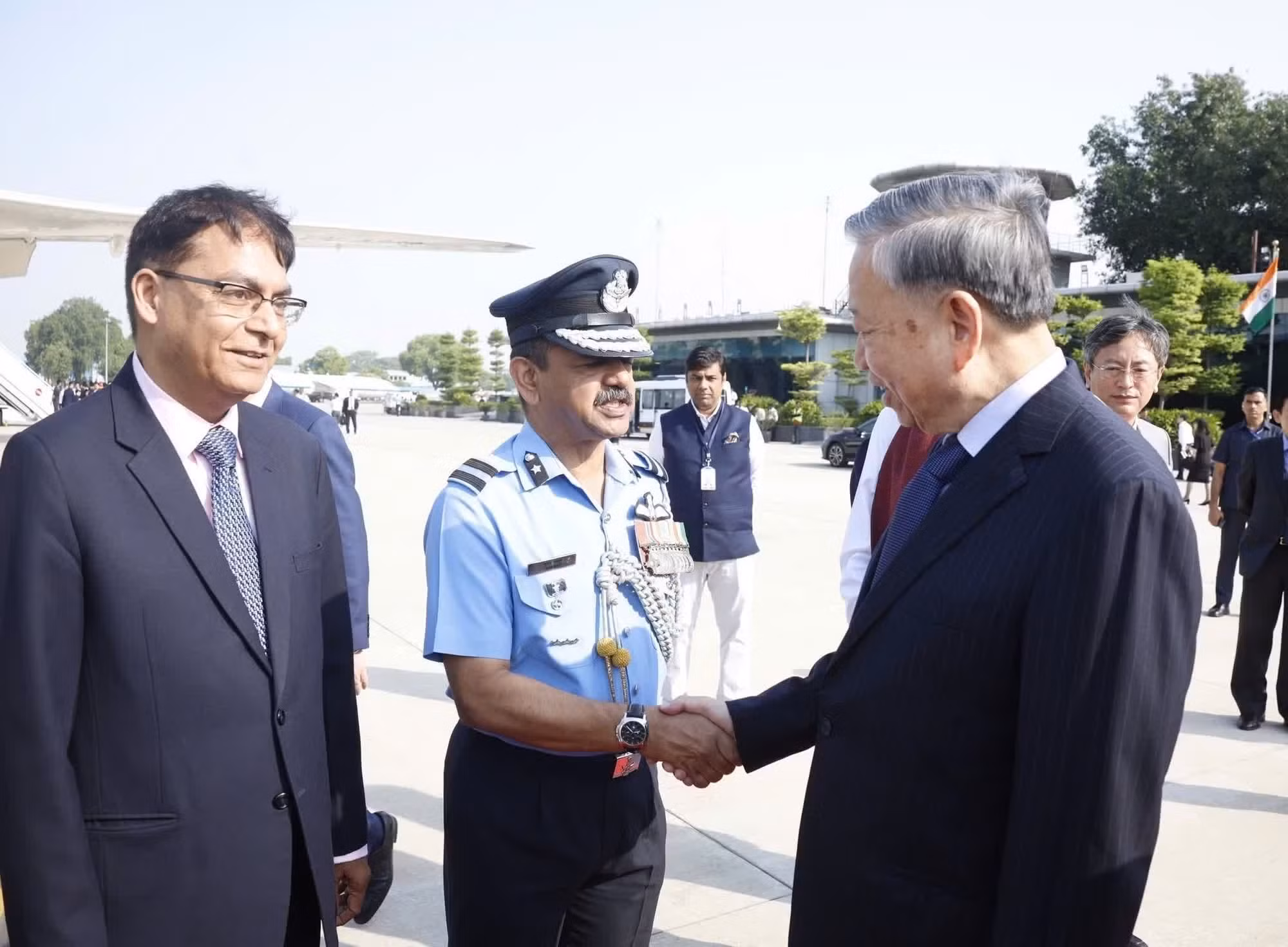Le secrétaire général et président To Lam quitte New Delhi pour une visite à Mumbai.