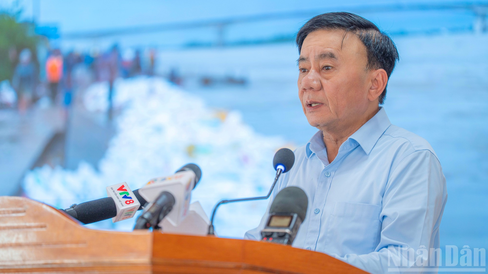 Tran Cam Tu exprime les sympathies, la solidarité du Parti et de l’État envers la population, affirmant que les autorités resteront aux côtés des sinistrés jusqu’au retour à la normale. 11.jpg