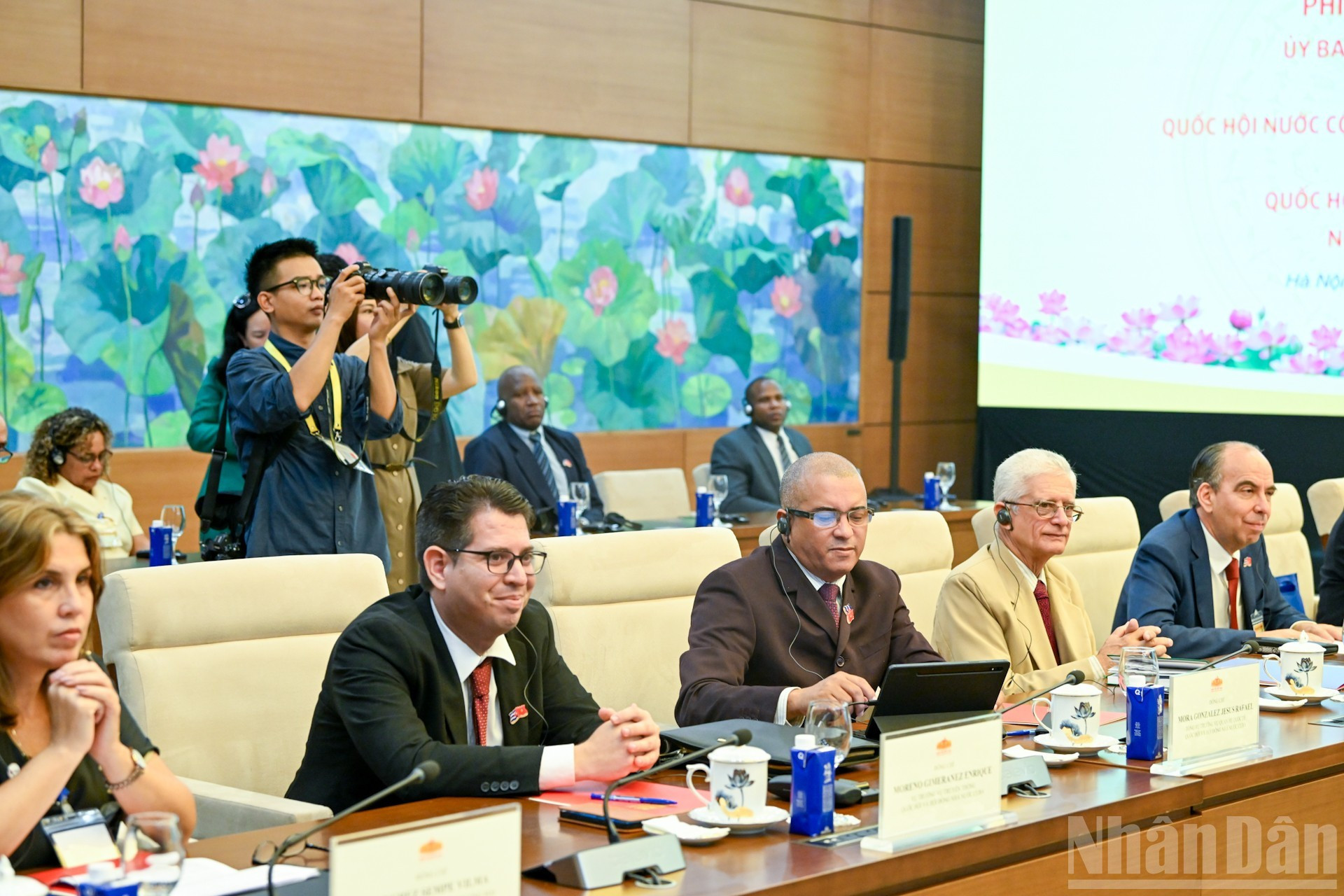 Les députés cubains participent à la séance. 8.jpg