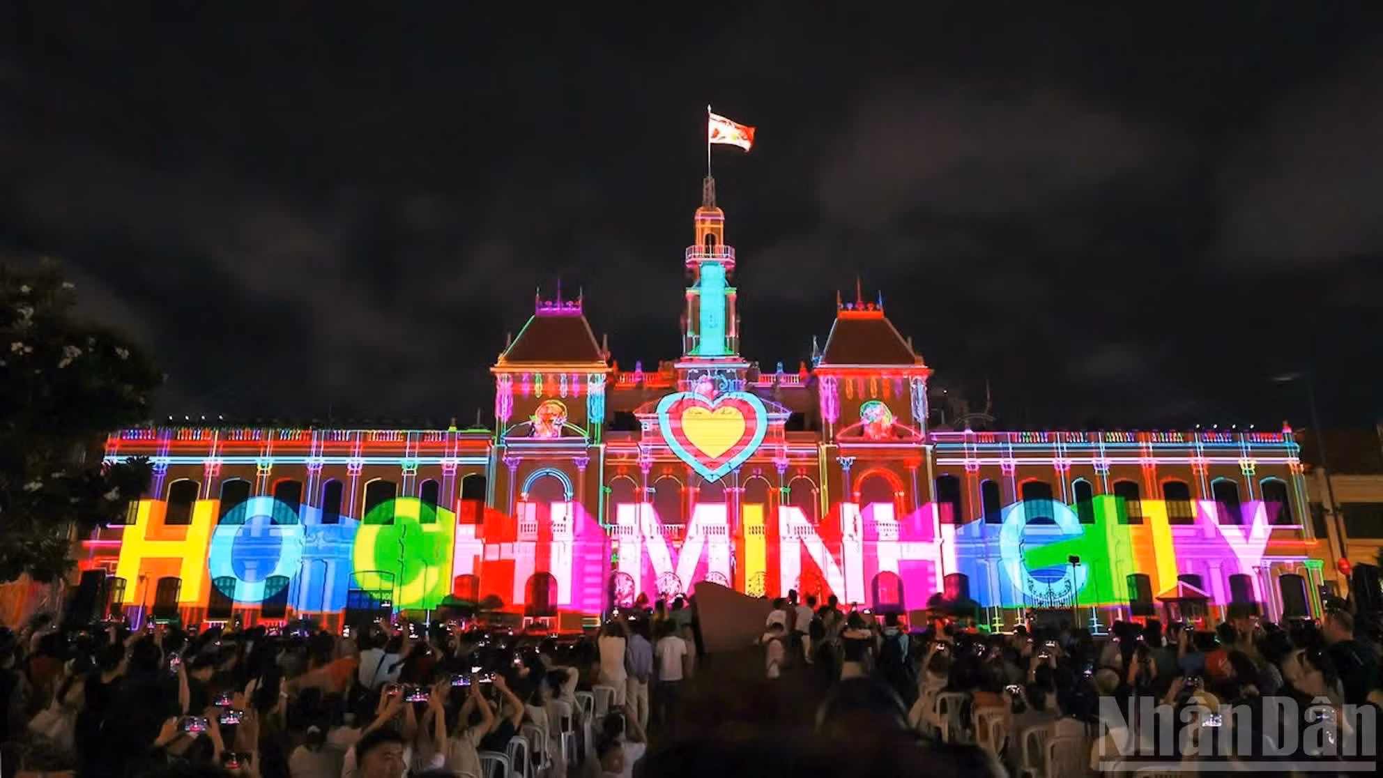 Porter le nom du Président Hô Chi Minh constitue à la fois un immense honneur et une source d'inspiration pour poursuivre le développement de la ville et répondre aux attentes de la population.