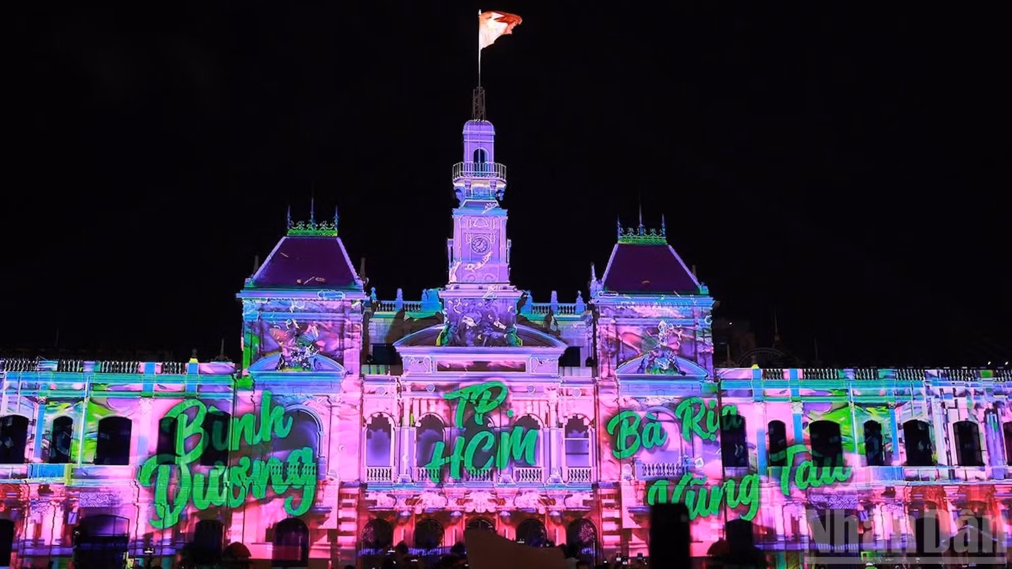 Au-delà des célébrations du cinquantenaire de la ville portant le nom du Président Hô Chi Minh, le spectacle marque également une nouvelle étape pour une métropole renforcée par l'intégration des ressources des anciennes provinces de Binh Duong et de Ba Ria-Vung Tau.