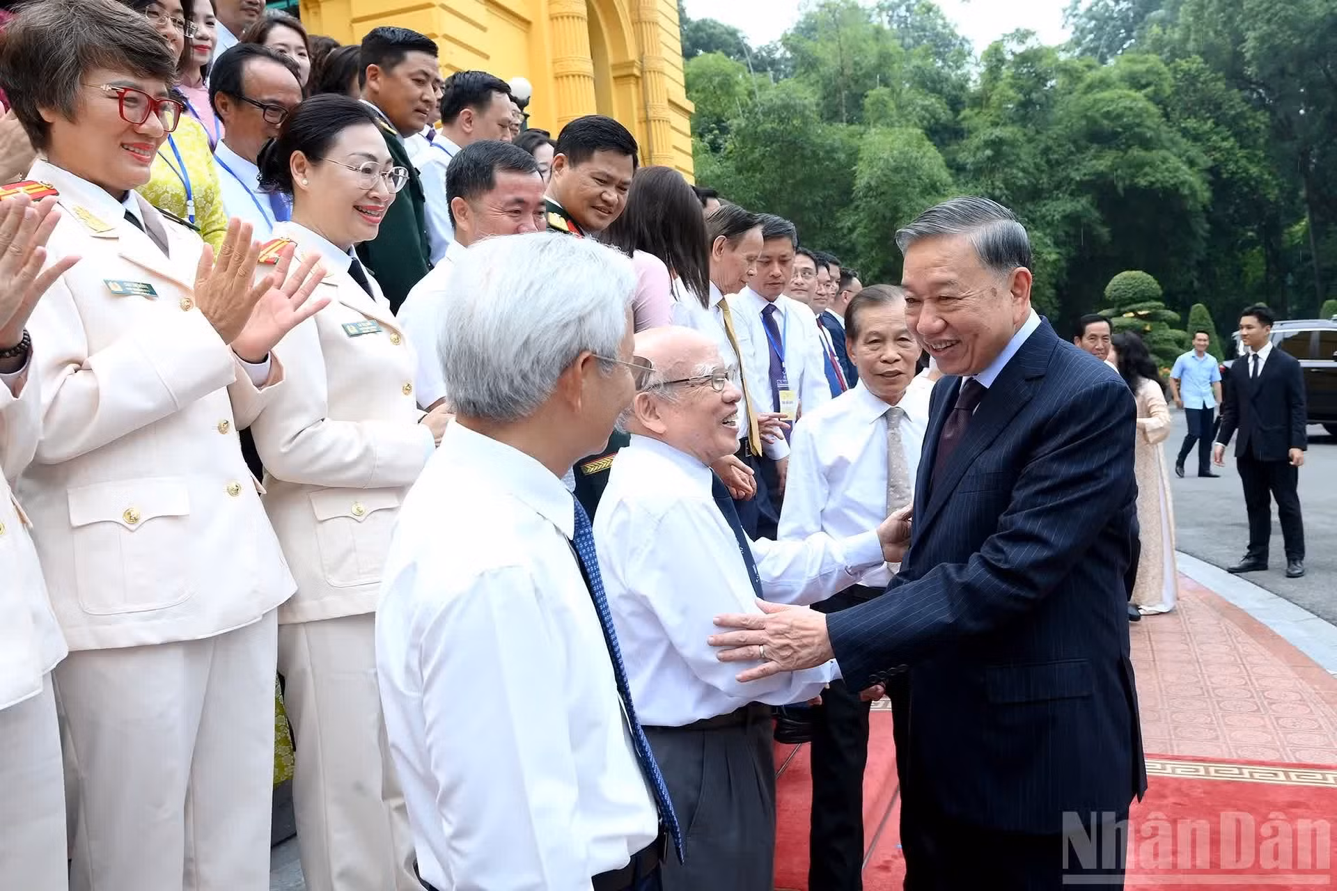 Le secrétaire général du Parti communiste vietnamien et président de la République, To Lam, rencontre 101 journalistes éminents, lauréats du Prix national de la presse, à l’occasion du 101e anniversaire de la Journée de la presse révolutionnaire vietnamienne (21 juin 1925 - 21 juin 2026).
