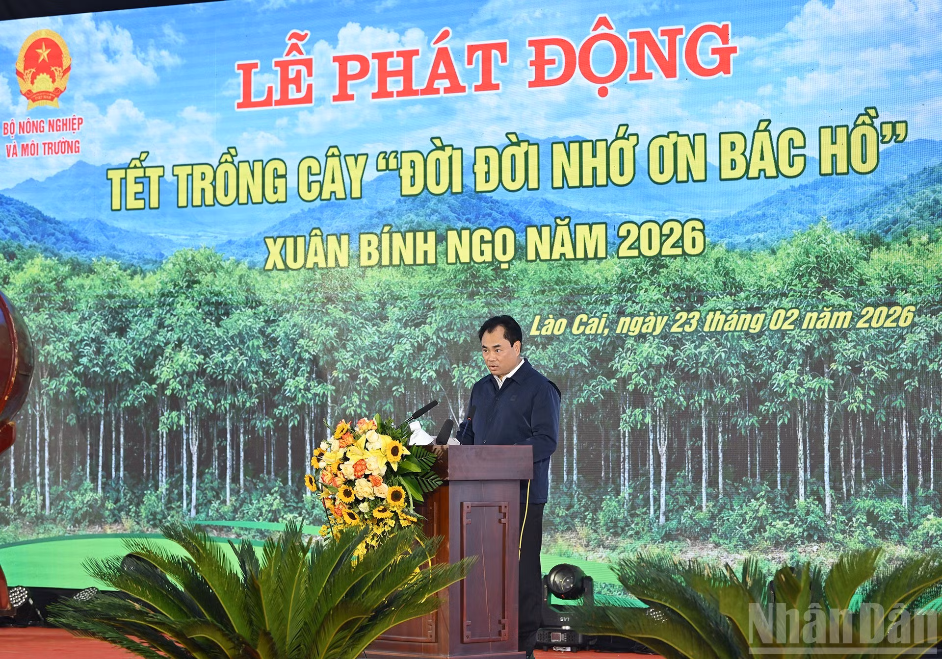 Le secrétaire du Comité provincial du Parti de Lao Cai, Trinh Viet Hung, intervient à la tribune.