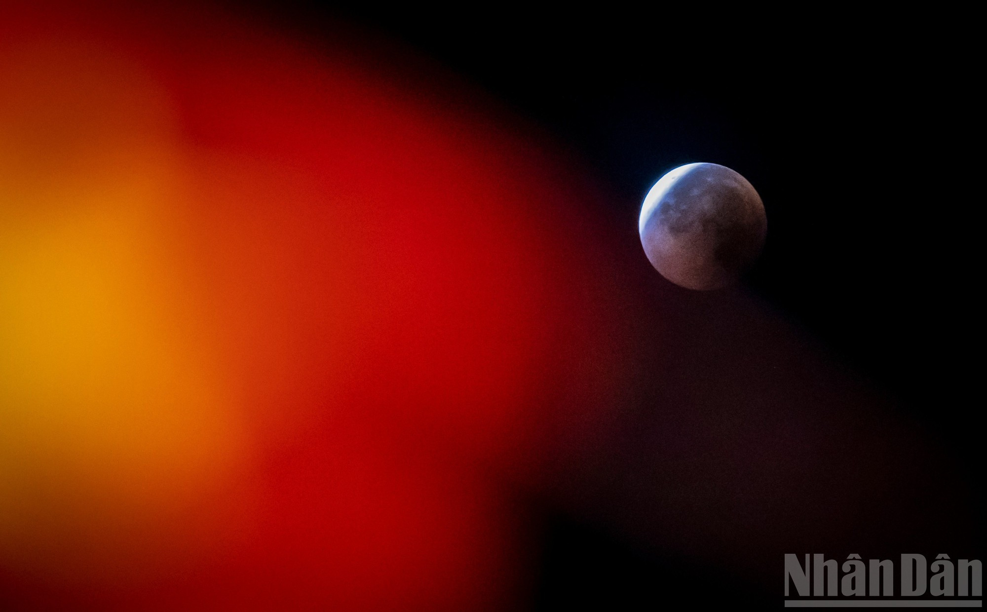 Instant où la Lune sort progressivement de l’ombre terrestre, marquant la fin de la phase partielle de l’éclipse. 5.jpg