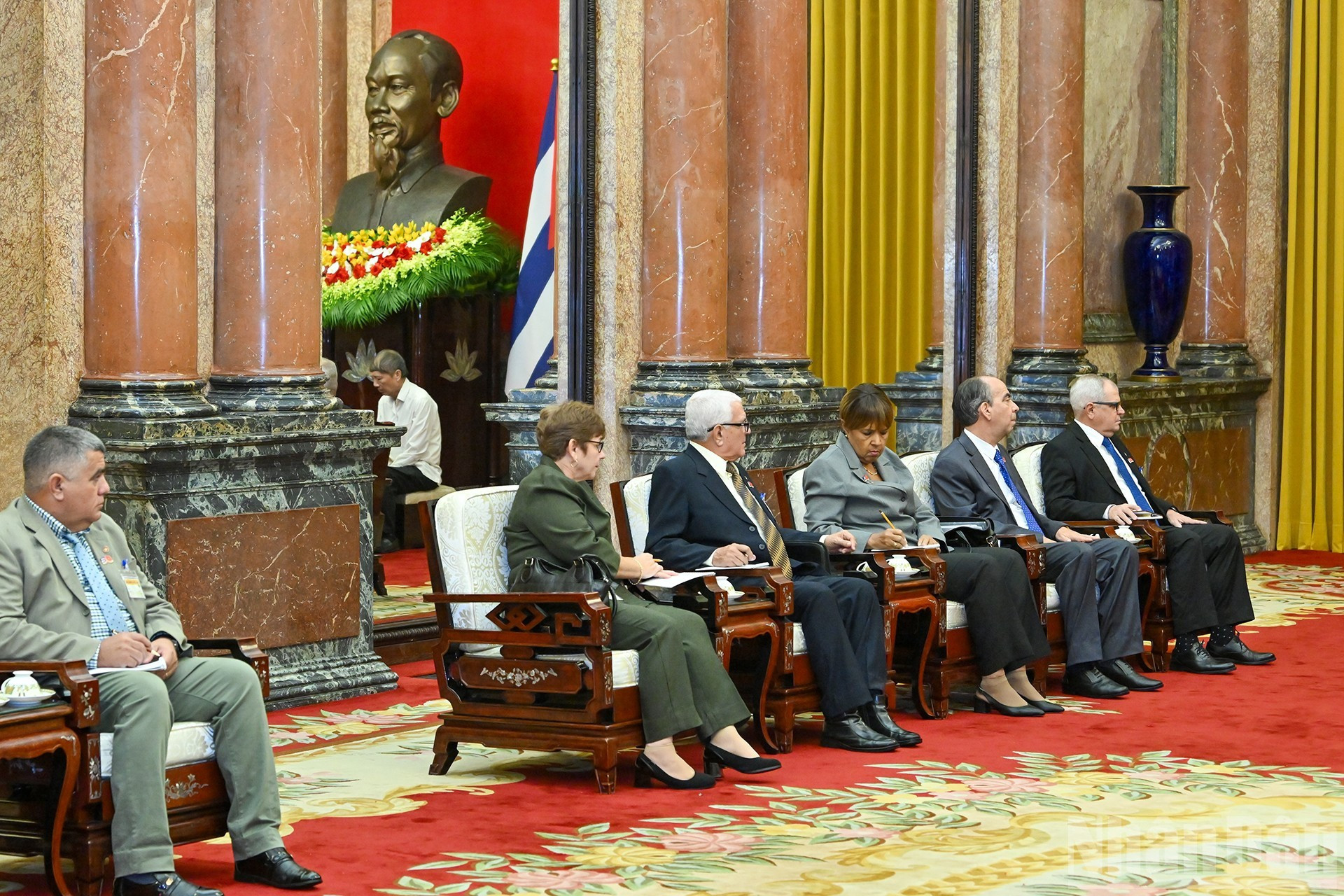 La délégation accompagnant le président de l’Assemblée nationale de Cuba Esteban Lazo Hernandez. 7.jpg