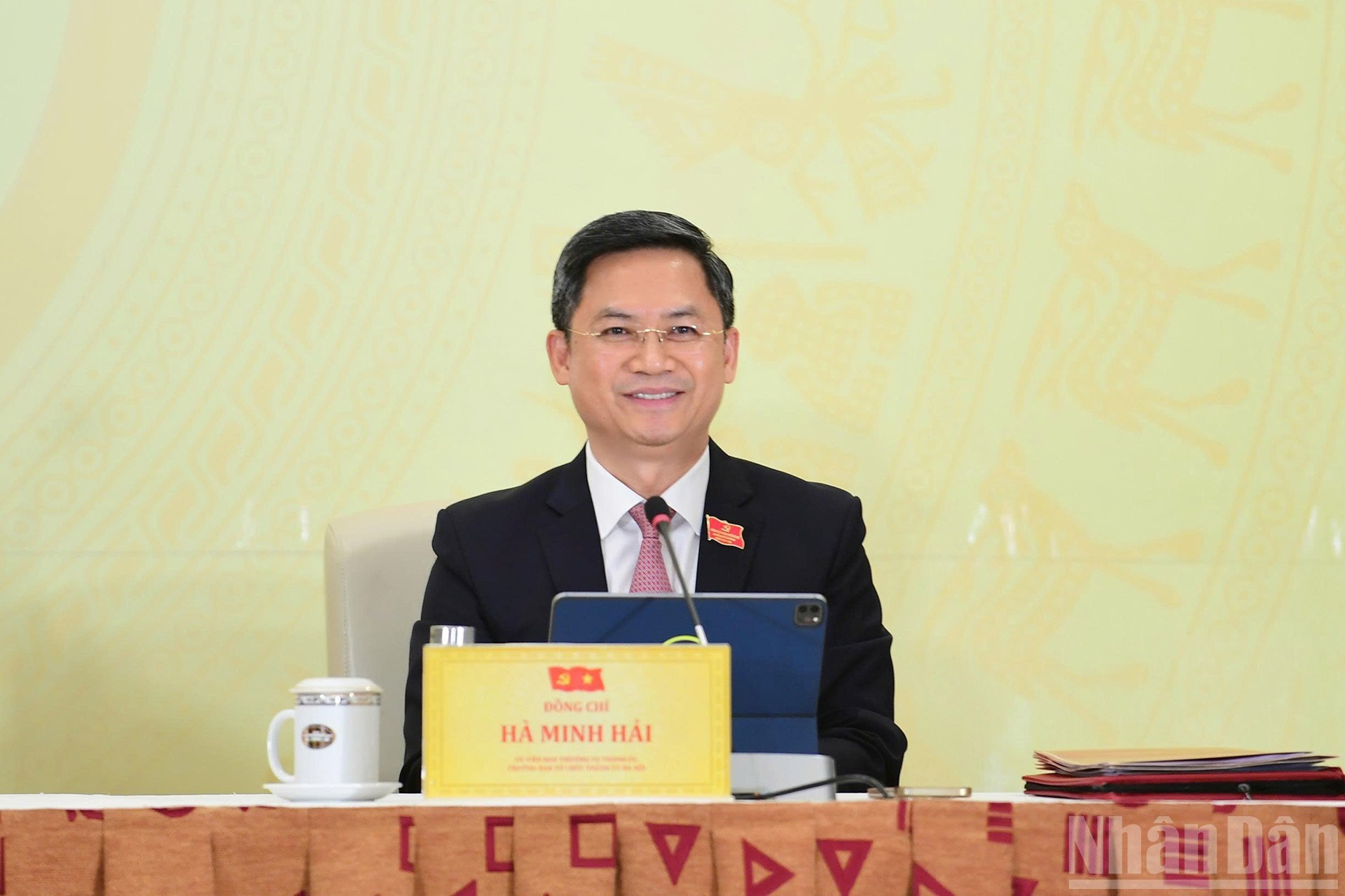 Ha Minh Hai, chef du Département de l’organisation du Comité municipal du Parti de Hanoï, répond aux questions. 16.jpg