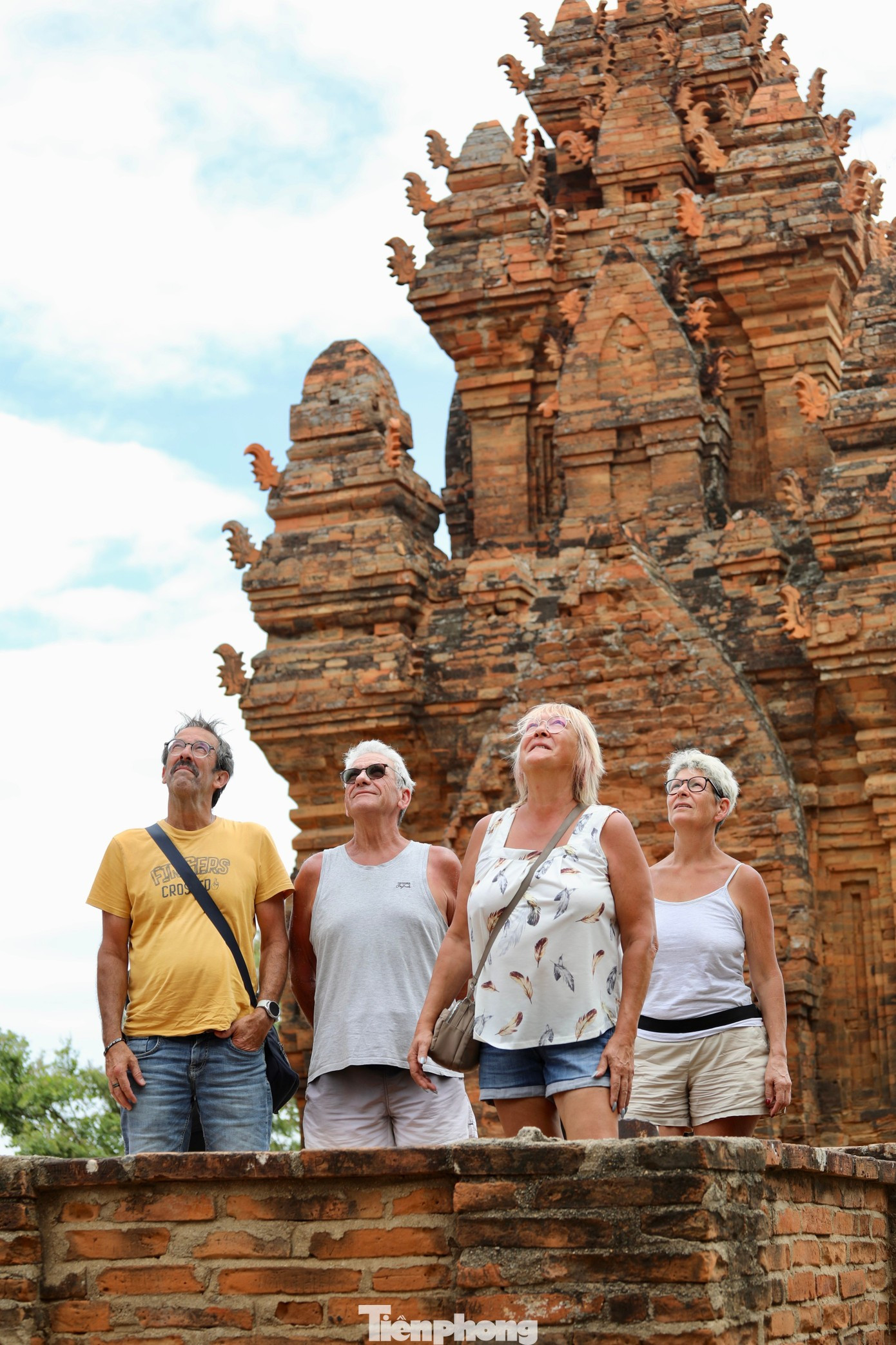 Aujourd’hui, Po Klong Garai ne représente pas seulement un héritage du passé, mais aussi une destination touristique majeure, contribuant à valoriser l’identité culturelle du centre du pays.