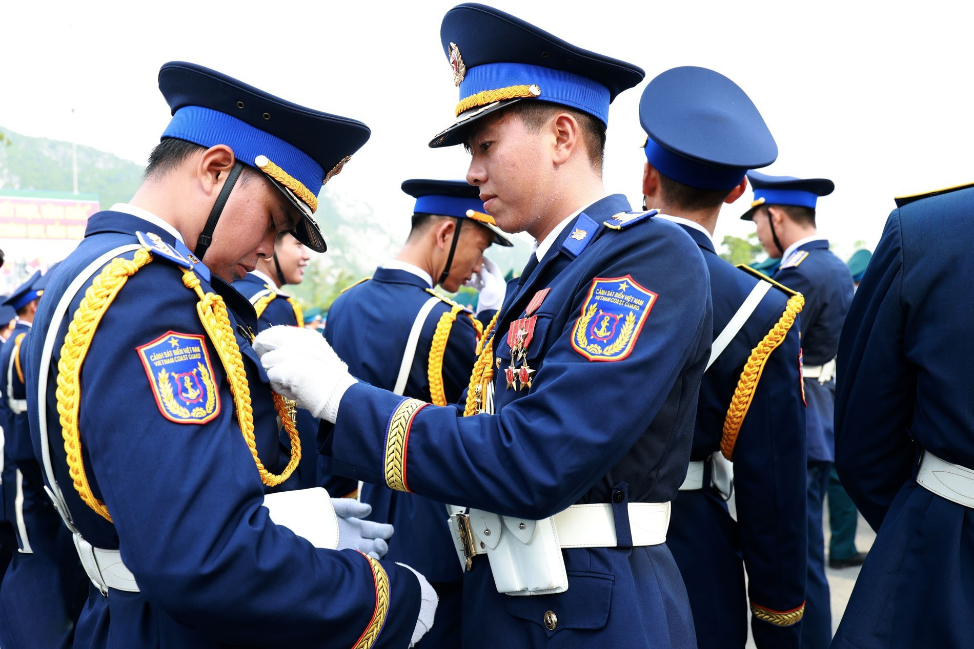 Ajustement des uniformes et de la tenue avant la reprise de l’entraînement. 10.jpg