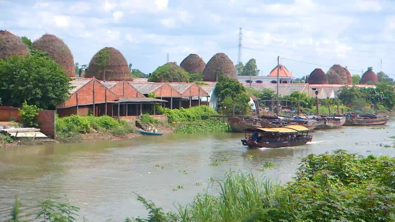 Un parcours fluvial menant les visiteurs à travers les villages artisanaux. 8.jpg