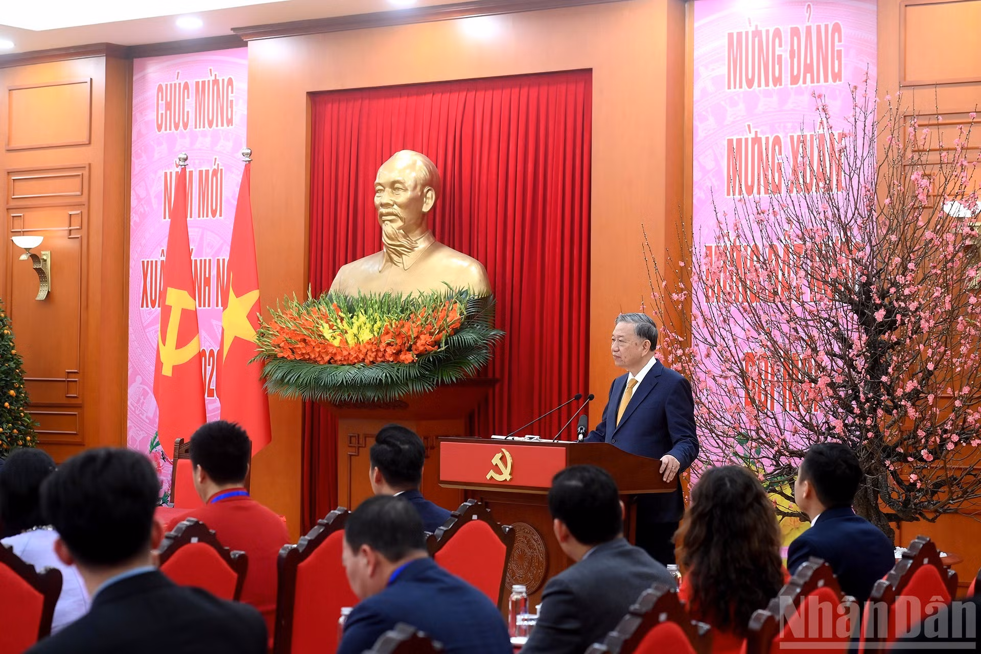 Le Secrétaire général To Lam prononce son discours lors de la rencontre.