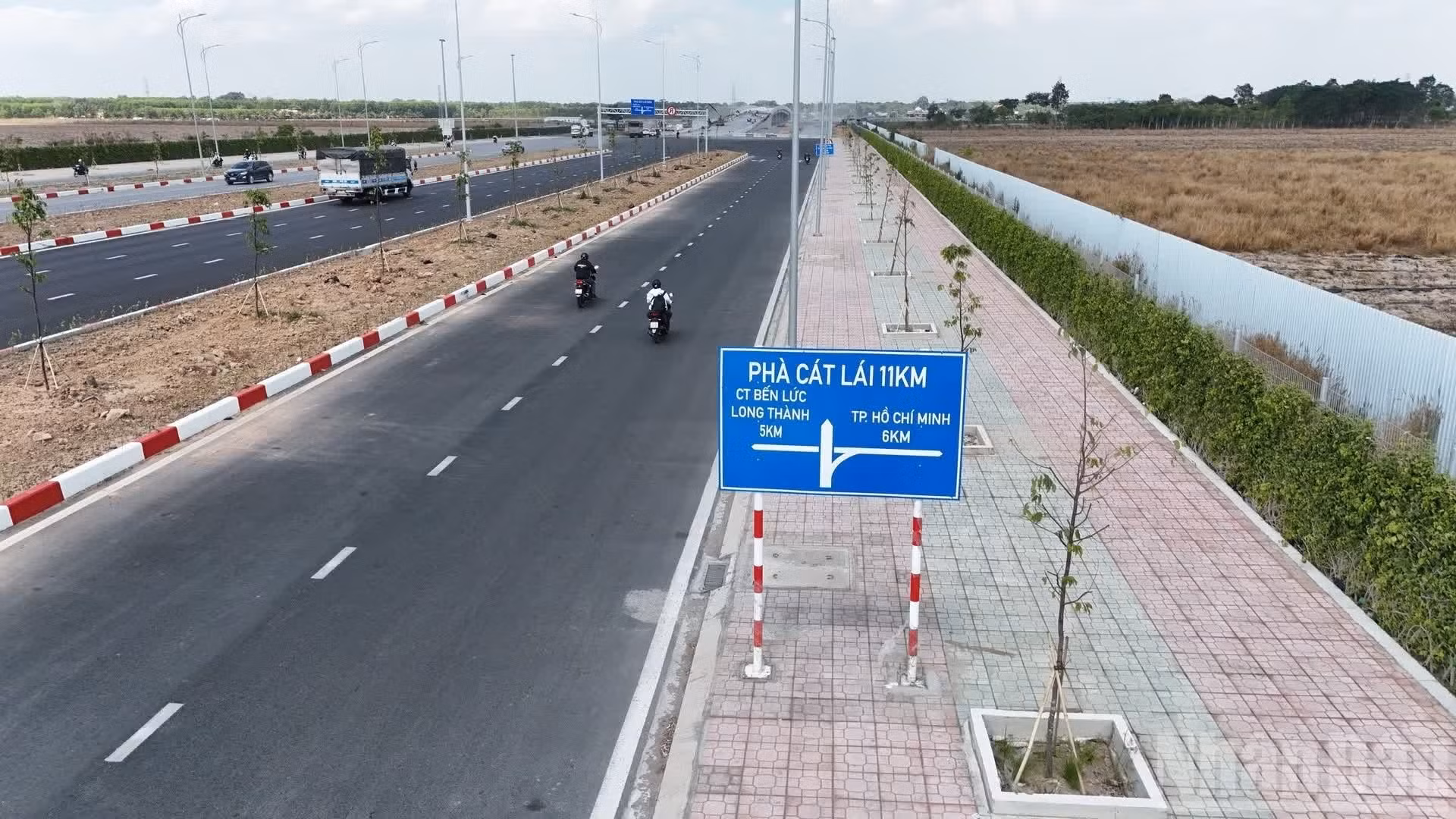 Elle relie la nationale 51 au bac de Cat Lai vers Hô Chi Minh-Ville.