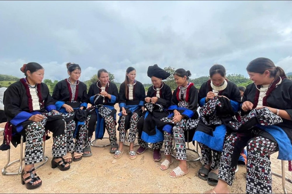 Réaliser un costume Dao Khau demande une année de travail méticuleux. Photo : VH.