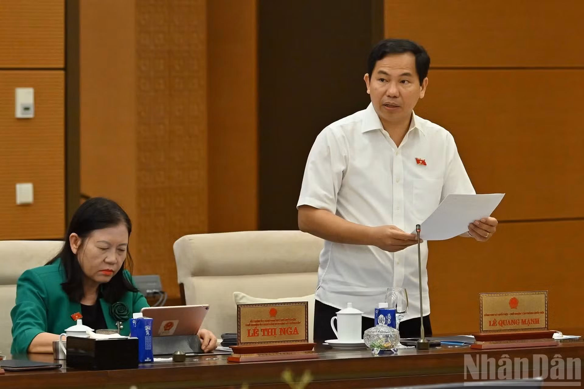 Le secrétaire général de l’Assemblée nationale et président du Bureau de l’Assemblée nationale, Le Quang Manh, prononce l’allocution d’ouverture de la séance.