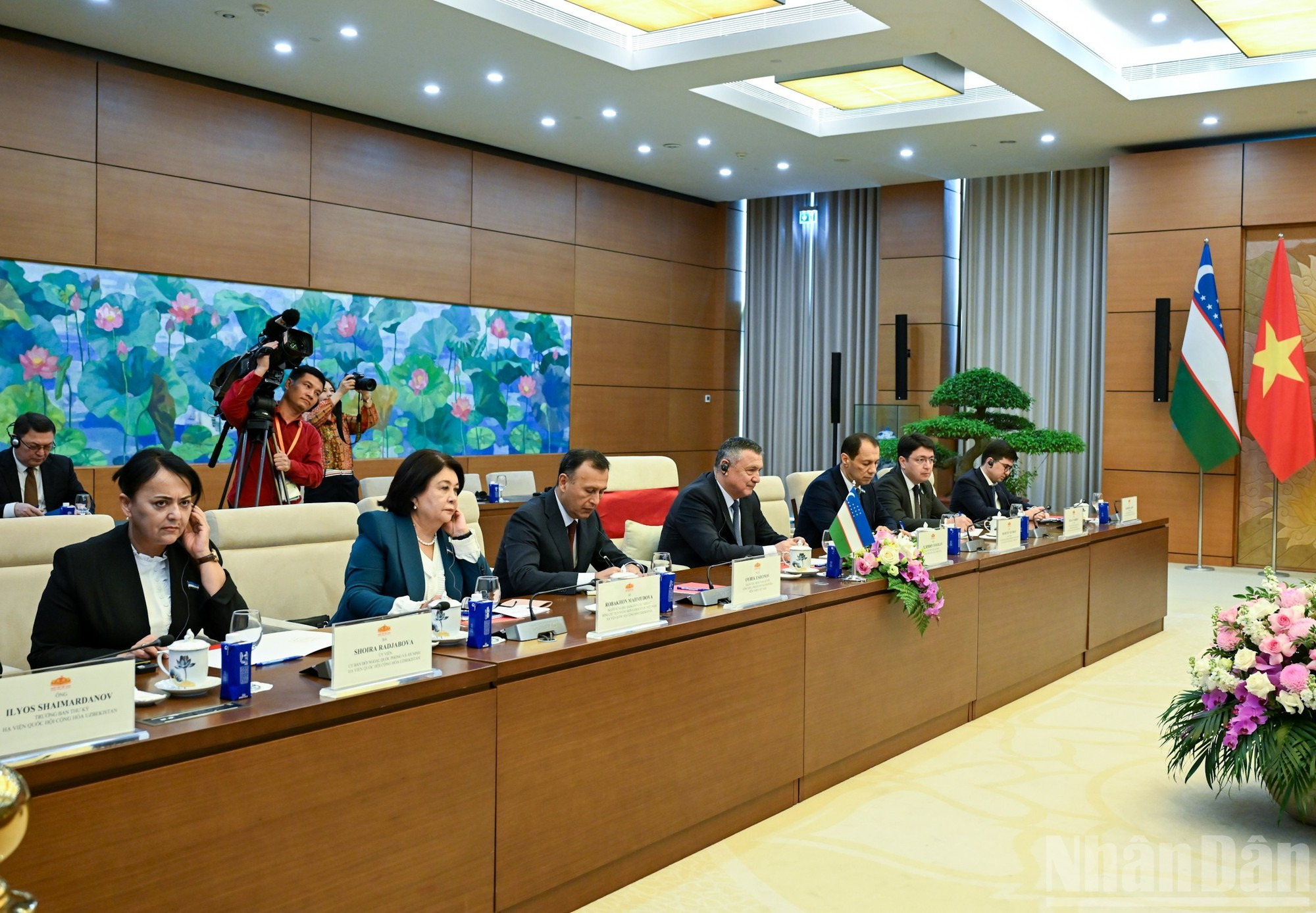 Le président de la Chambre législative d’Ouzbékistan, Nuriddin Ismoilov, et les membres de la délégation parlementaire ouzbèke lors de l’entretien officiel. 7.jpg