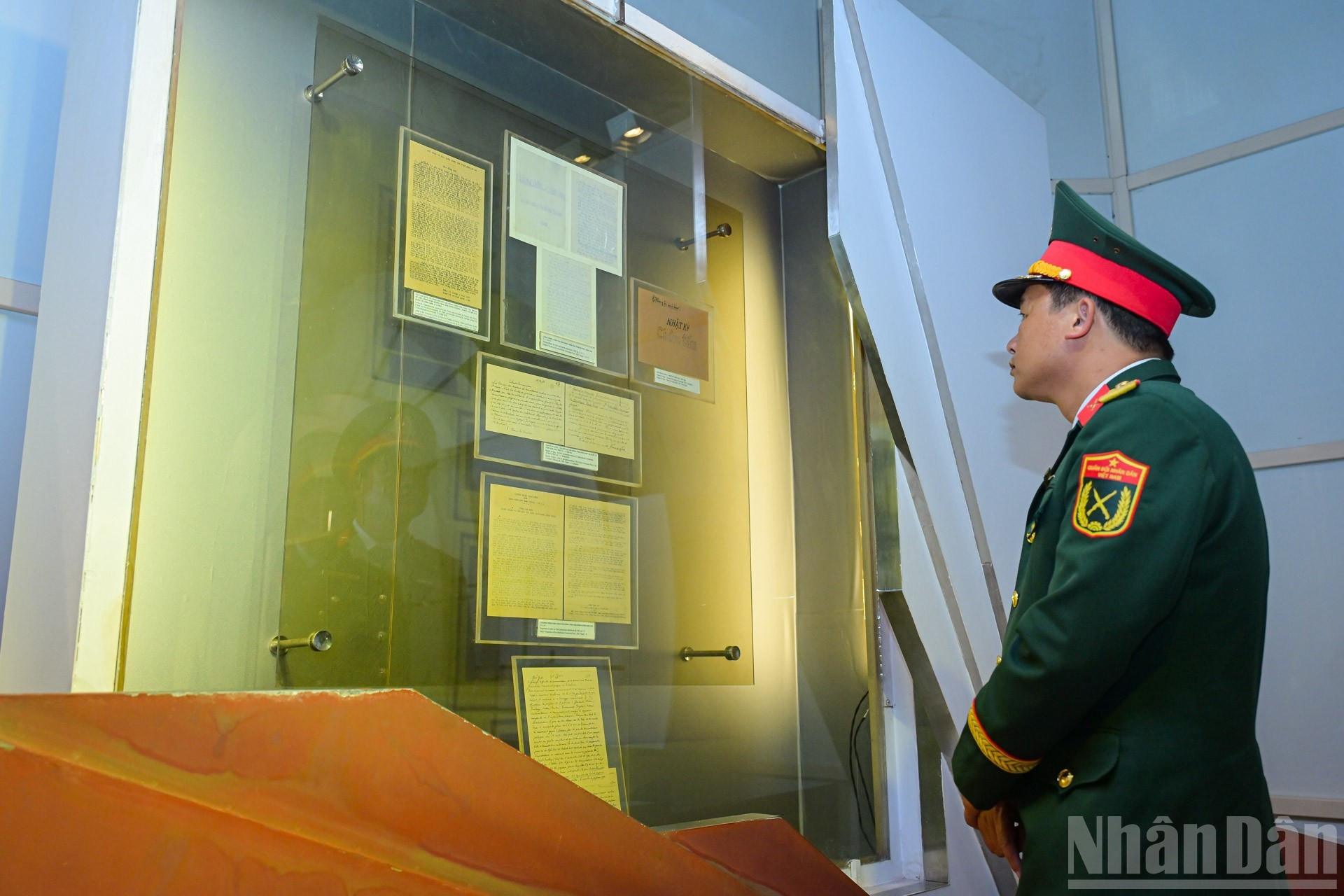 Contempler ces objets permet aux délégués de revivre l’atmosphère des jours historiques. Les récits sur un grand dirigeant et un peuple indomptable constituent un bagage inestimable pour les générations présentes et futures.