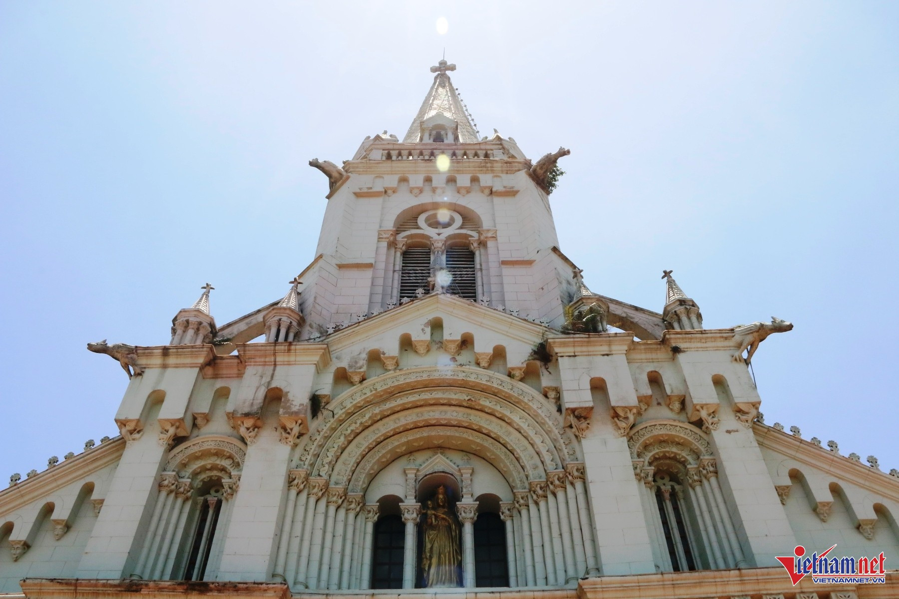 La paroisse Ton Dao, fondée en 1842, demeure un pilier de la communauté catholique locale. 5-1489.jpg