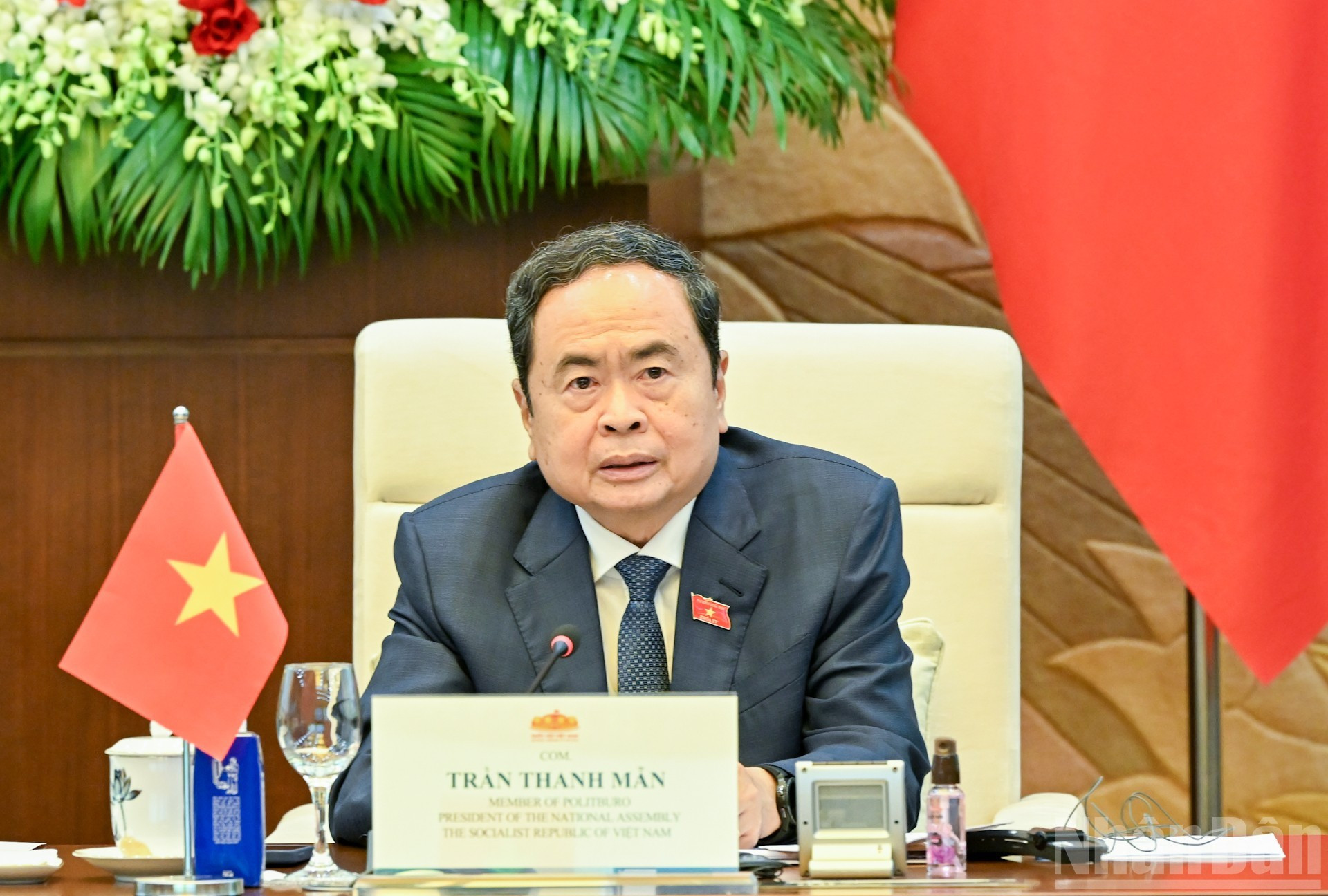 Le président de l’Assemblée nationale Tran Thanh Man prend la parole lors de la réunion. 7.jpg