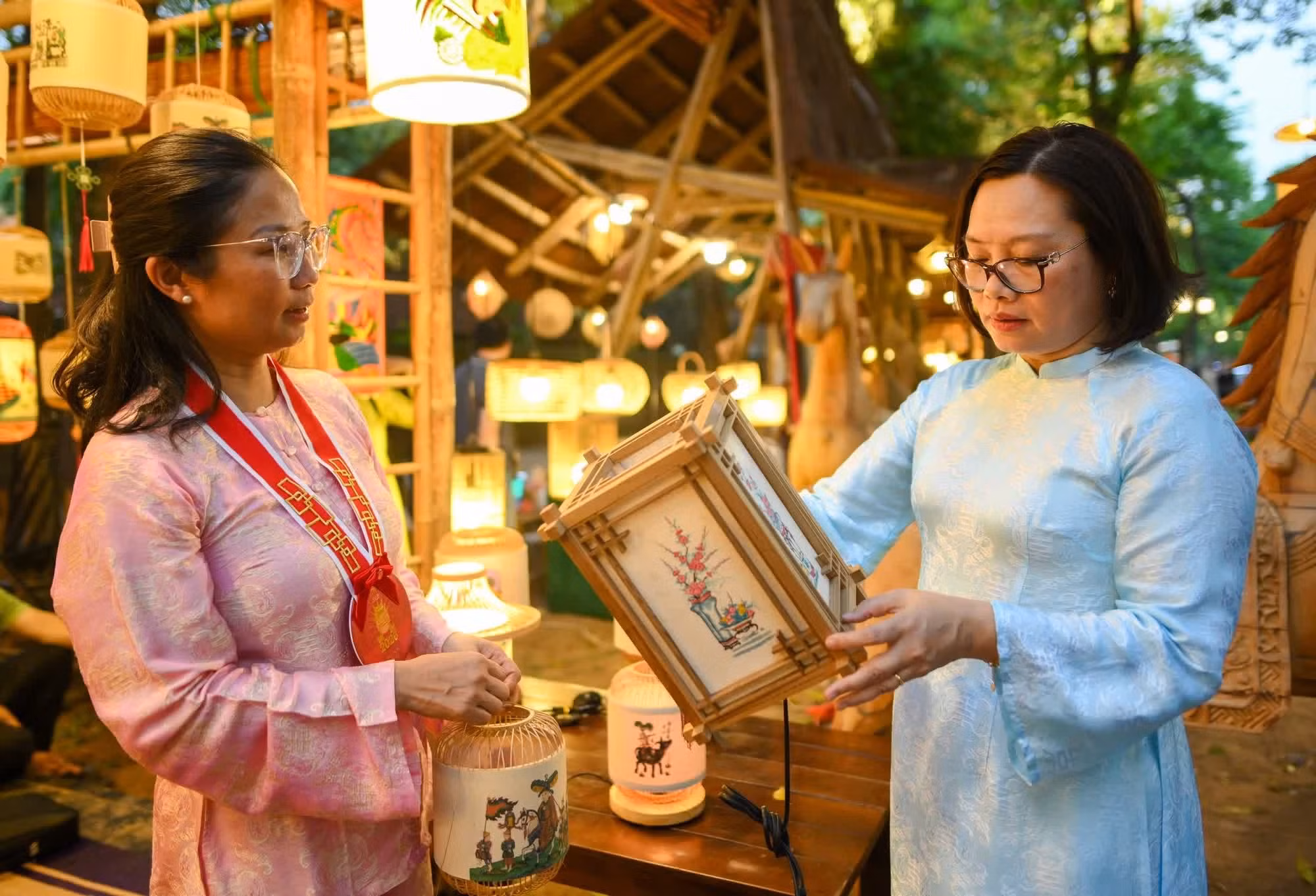 Événement phare dans le cadre des célébrations du 950e anniversaire de la fondation du Quoc Tu Giam (1076-2026), première université du Vietnam, « Jardin de lumière » met en valeur la richesse du patrimoine culturel à travers une approche artistique contemporaine.